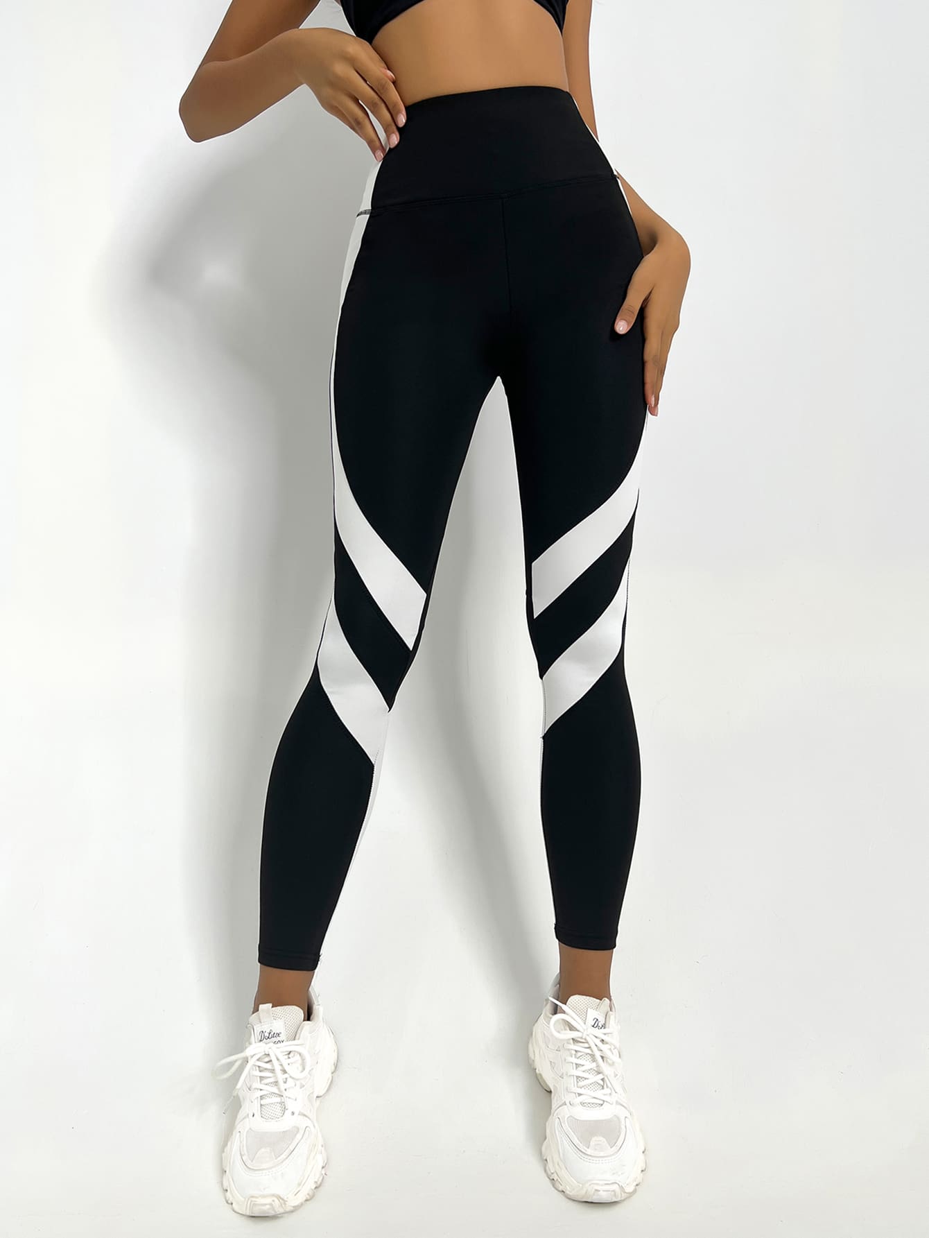 Calça Legging Fitness Bicolor Com Recortes Laterais