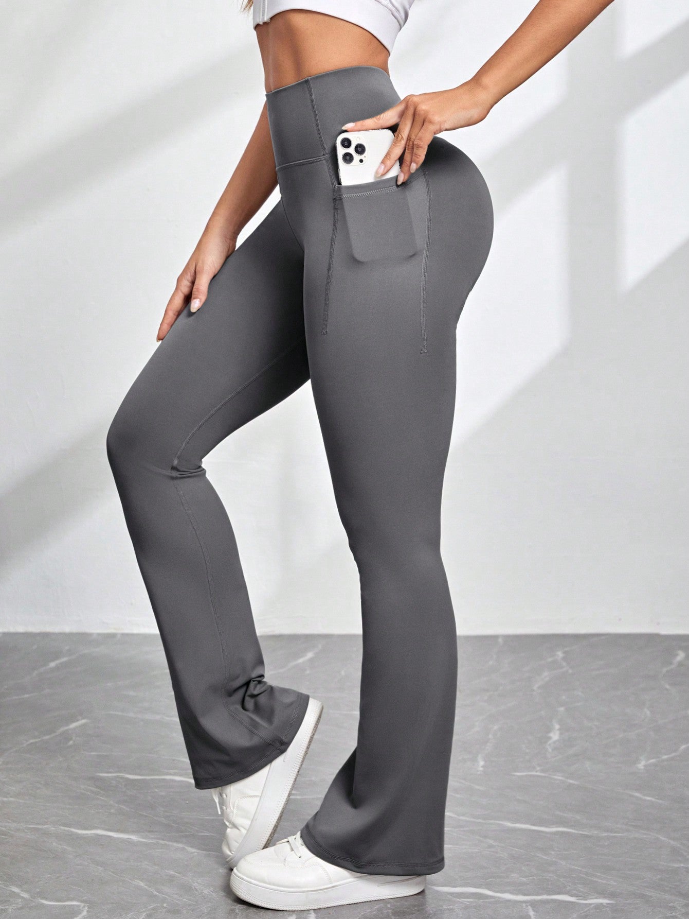 Calça Legging Flare Cintura Alta Com Bolsos E Costura Coração