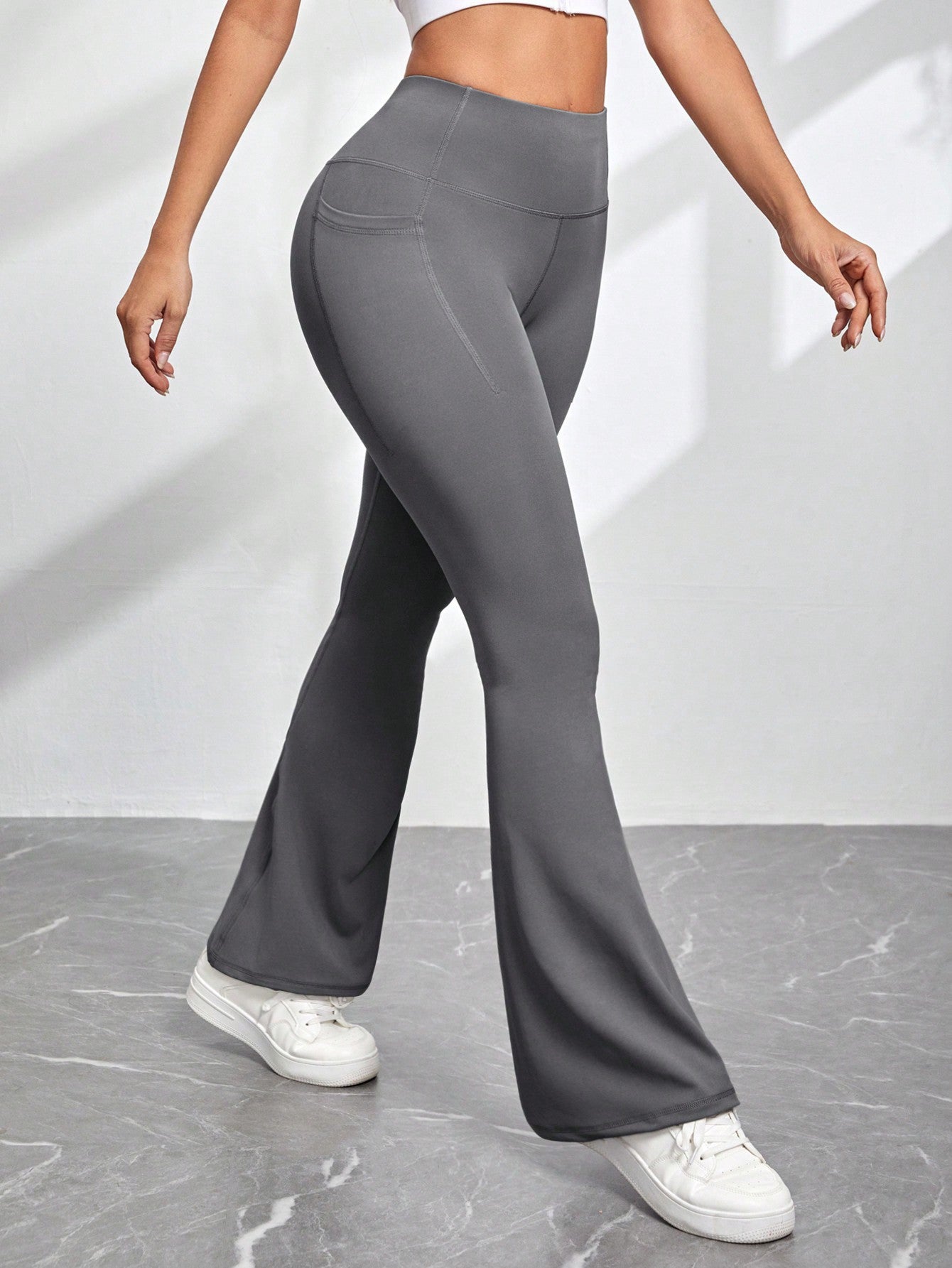 Calça Legging Flare Cintura Alta Com Bolsos E Costura Coração
