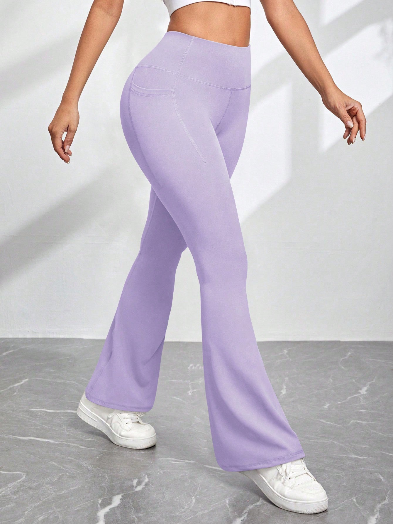 Calça Legging Flare Cintura Alta Com Bolsos E Costura Coração
