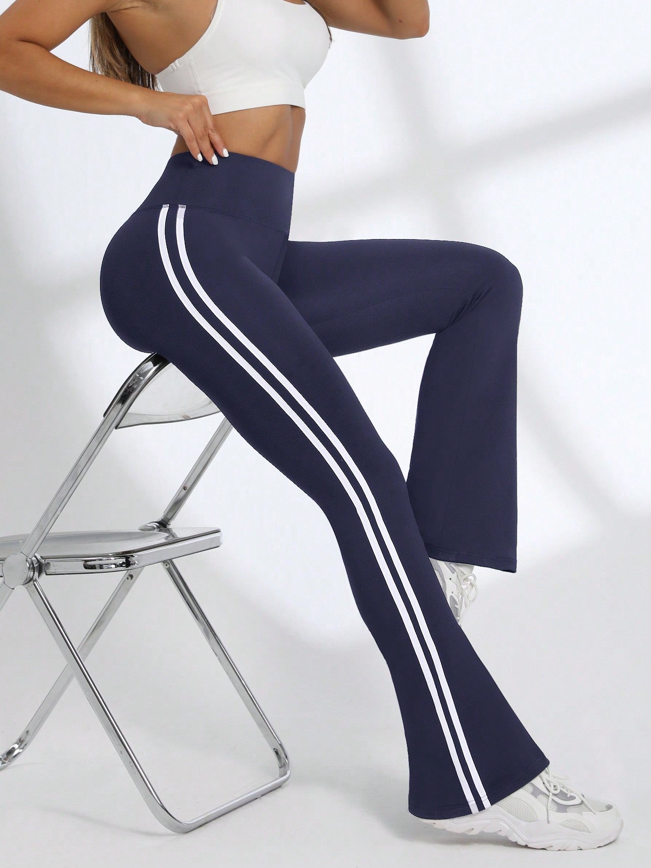 Calça Legging Flare Feminina Cintura Alta com Listras Laterais