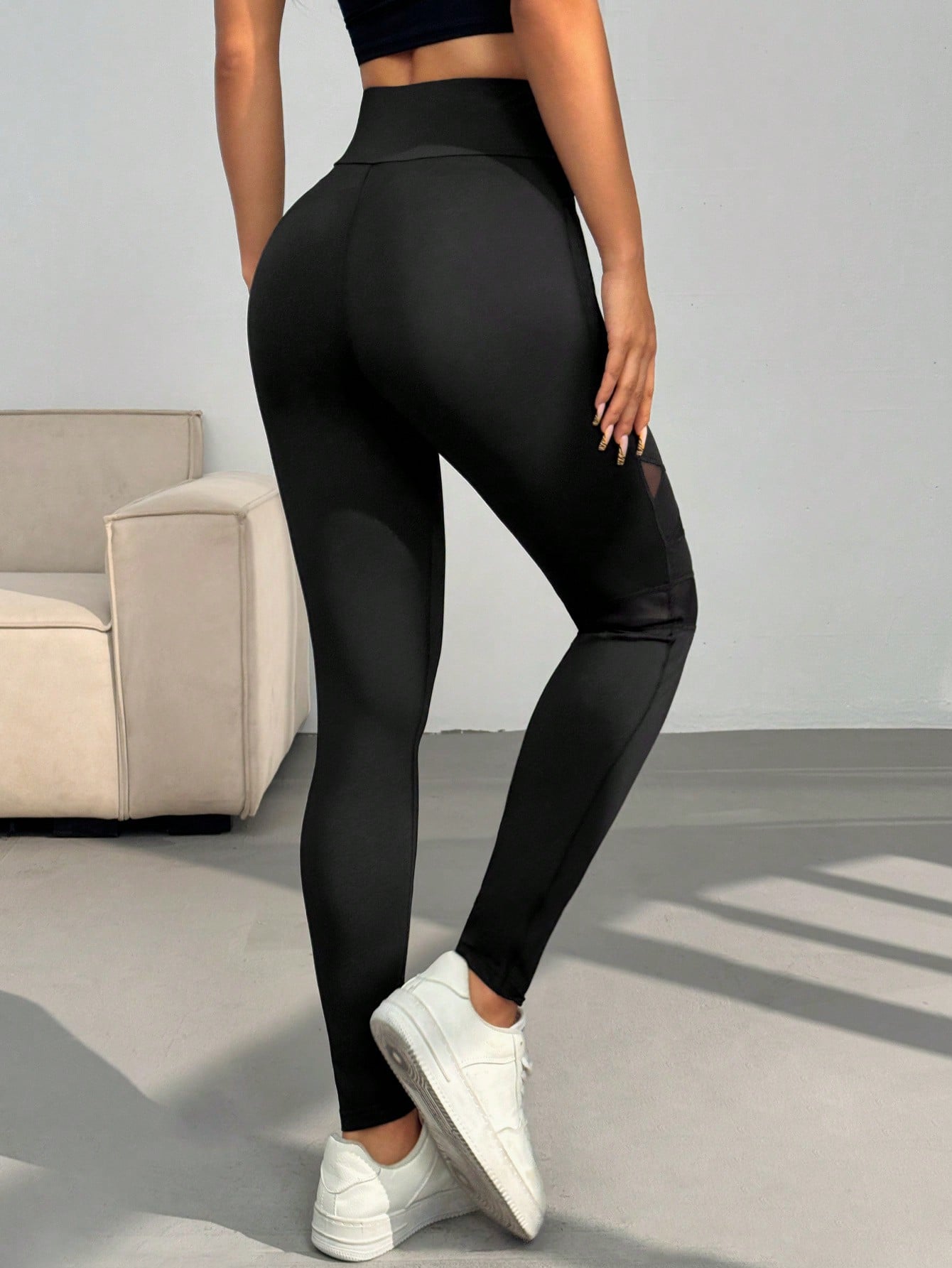 Calça Legging Cintura Alta Com Recortes em Tule
