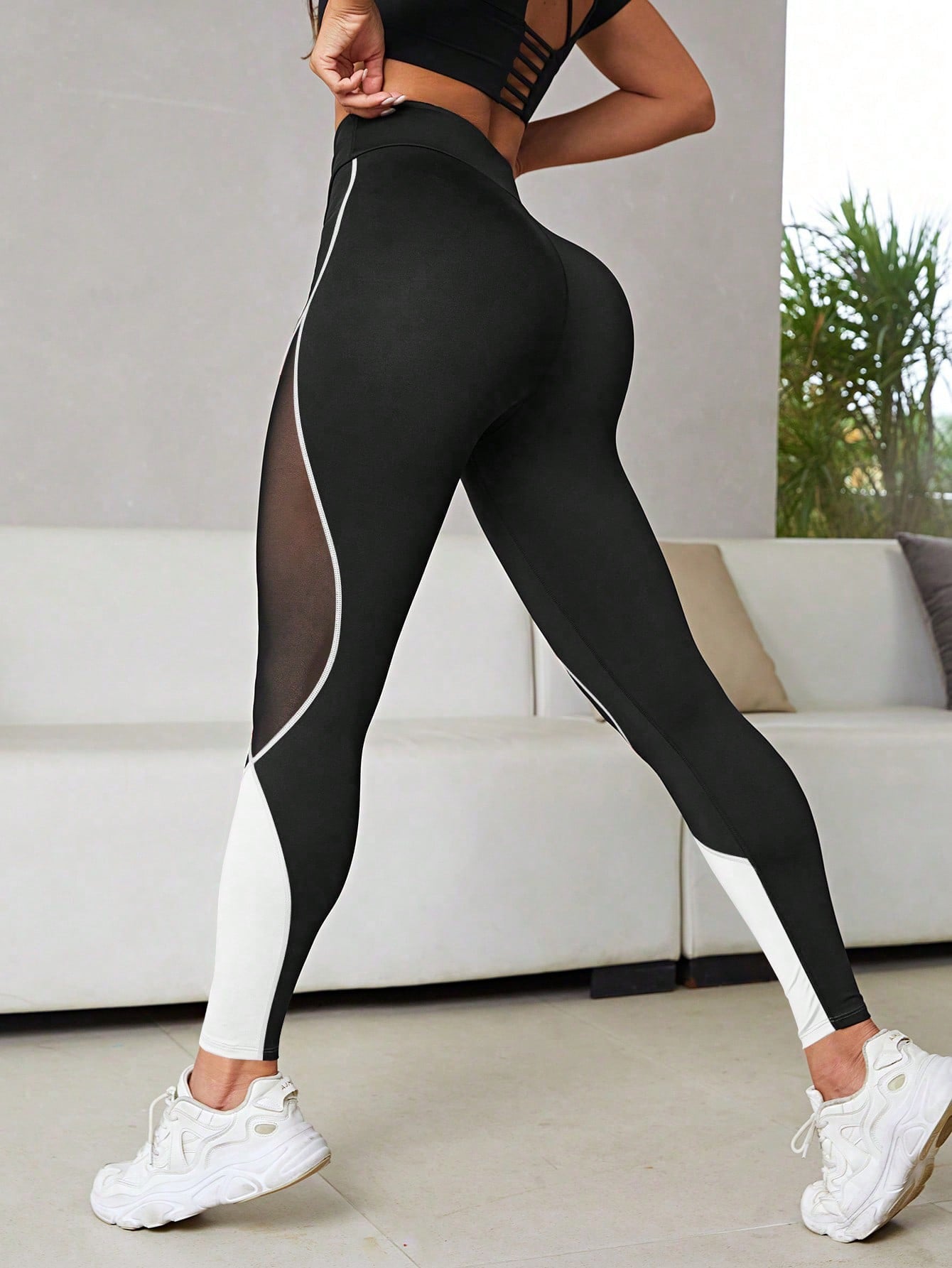 Calça Legging Bicolor Com Recortes Em Tela Cintura Alta