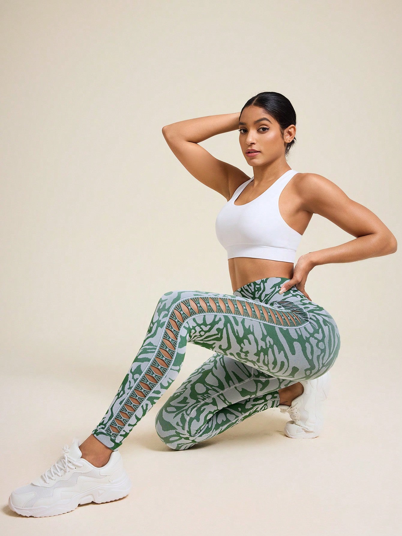 Calça Legging Estampada Sem Costura Com Recortes Laterais