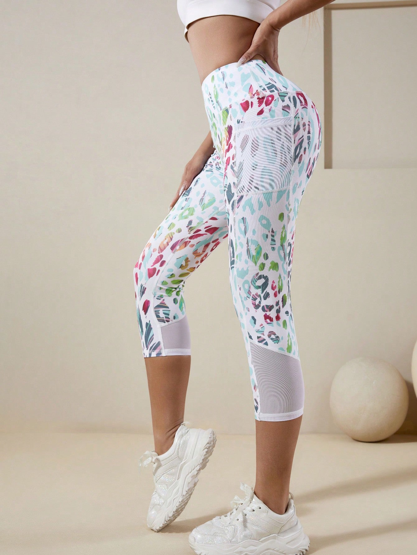 Calça Legging Estampada Capri Com Tela e Bolso