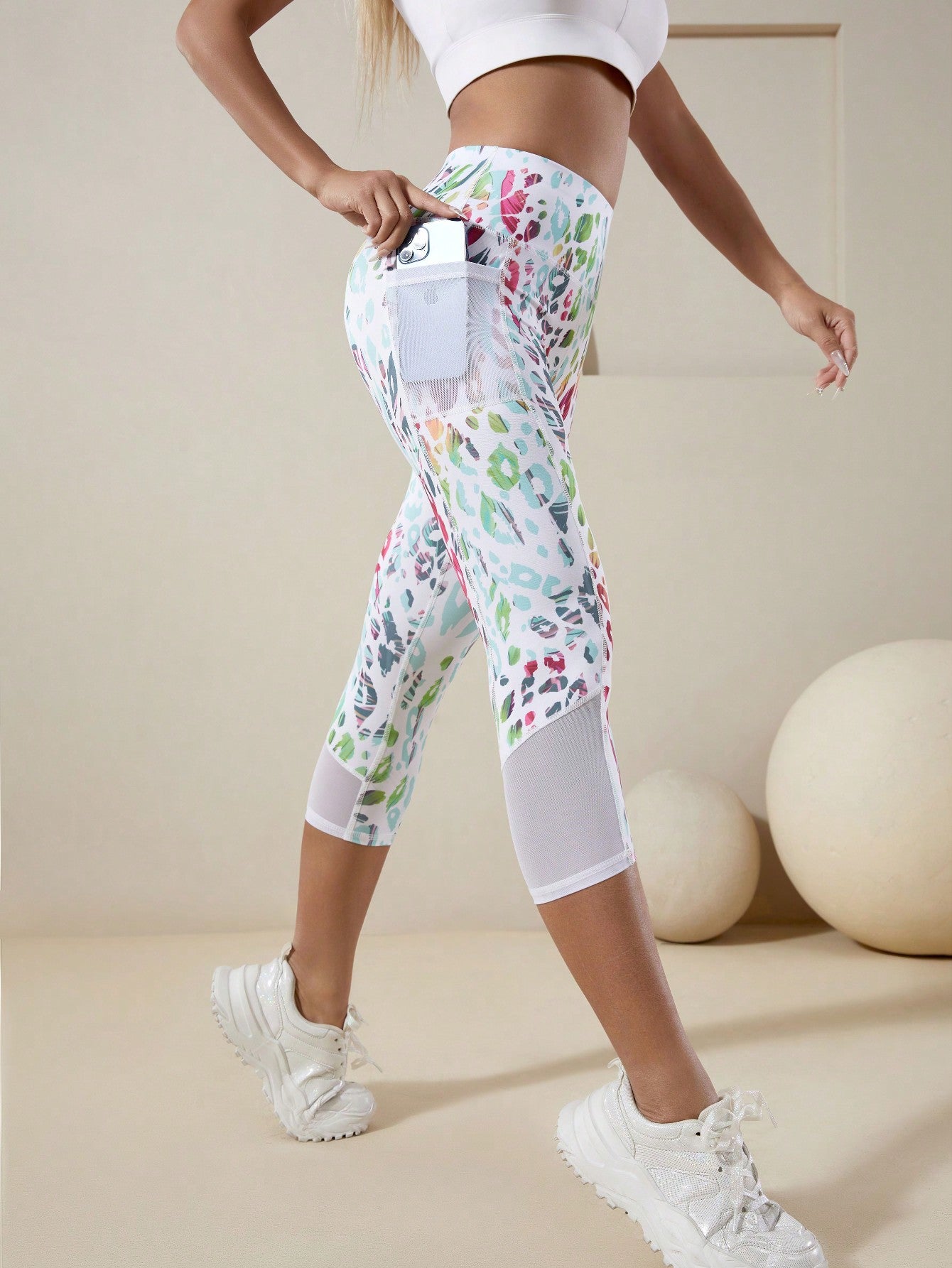 Calça Legging Estampada Capri Com Tela e Bolso