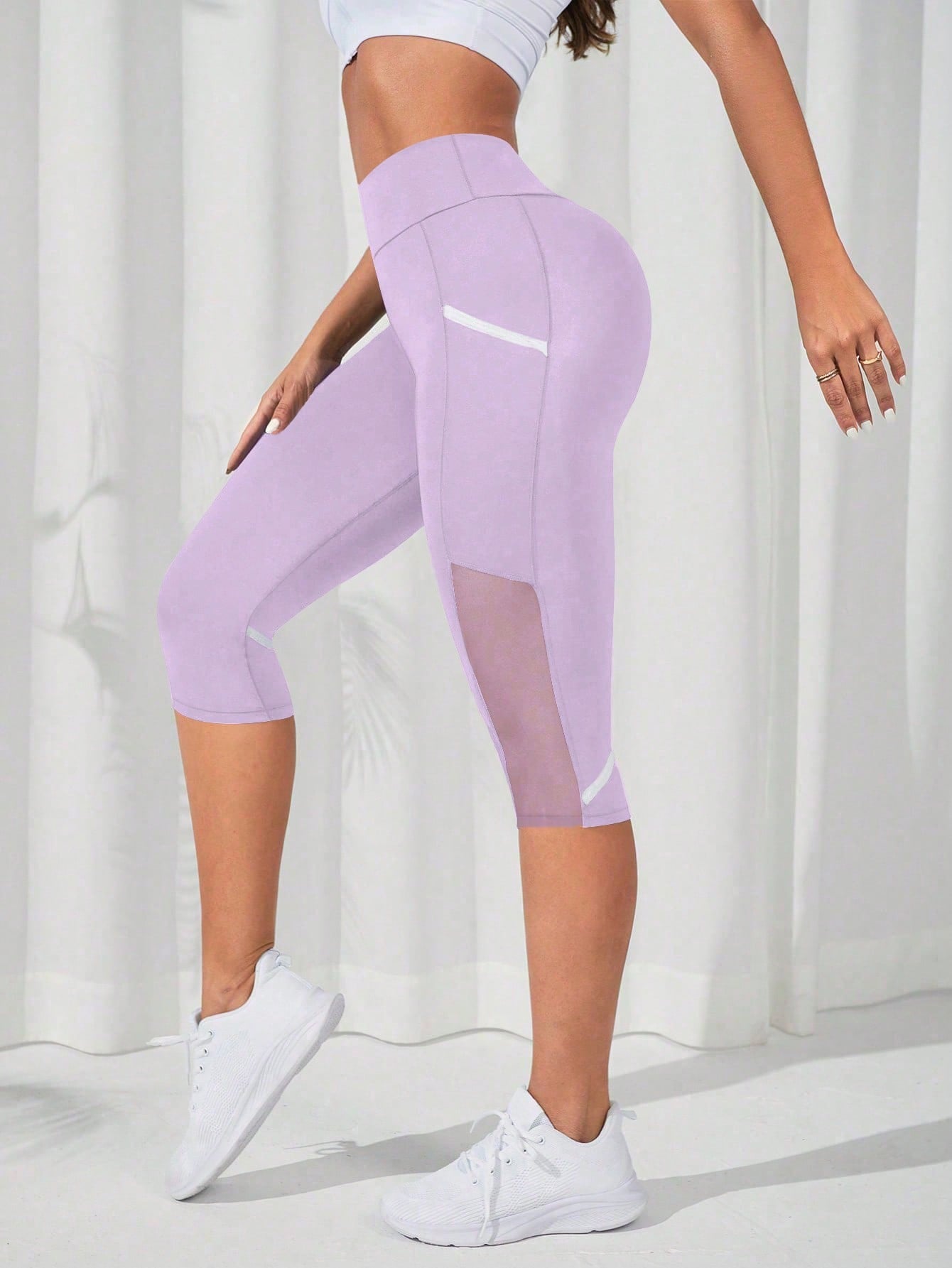 Calça Legging Capri Cintura Alta Com Recortes Em Tela