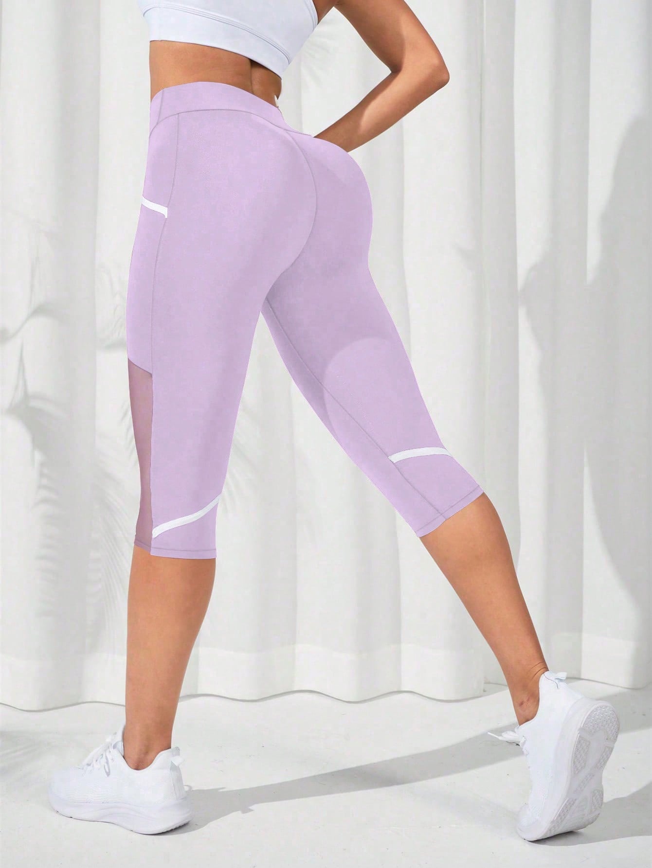 Calça Legging Capri Cintura Alta Com Recortes Em Tela