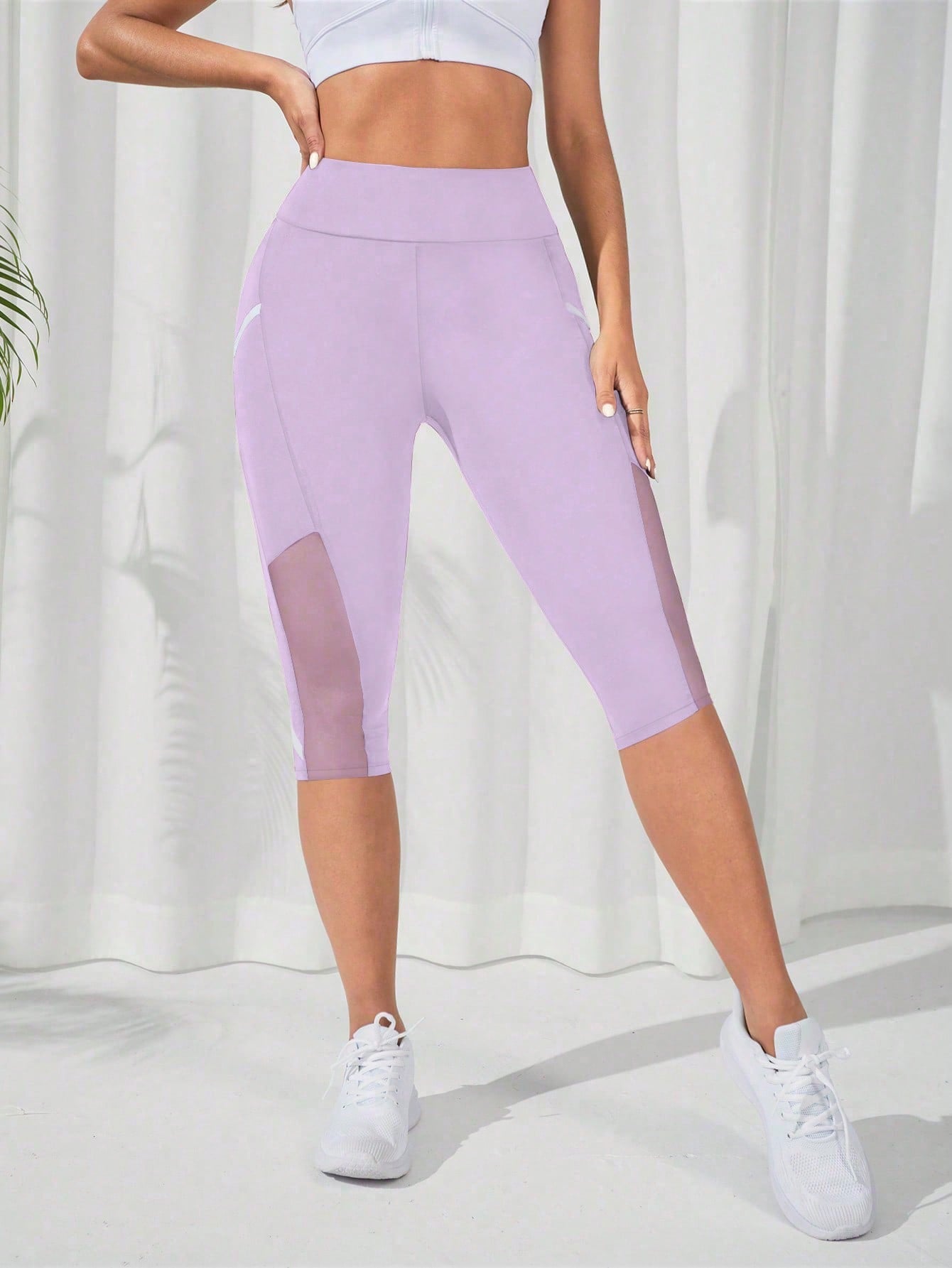 Calça Legging Capri Cintura Alta Com Recortes Em Tela