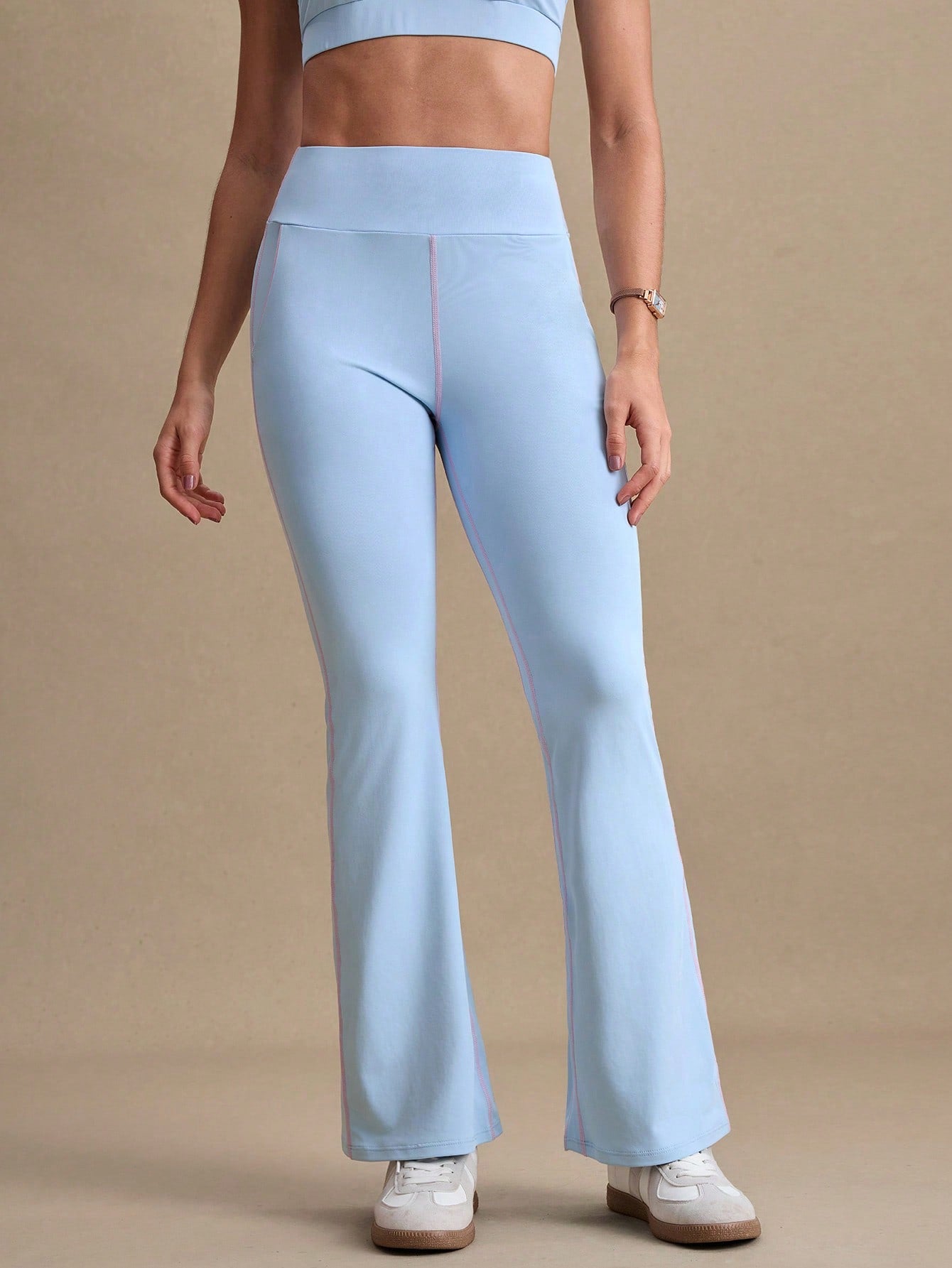 Calça Legging Flare Feminina com Cintura Alta e Bolsos