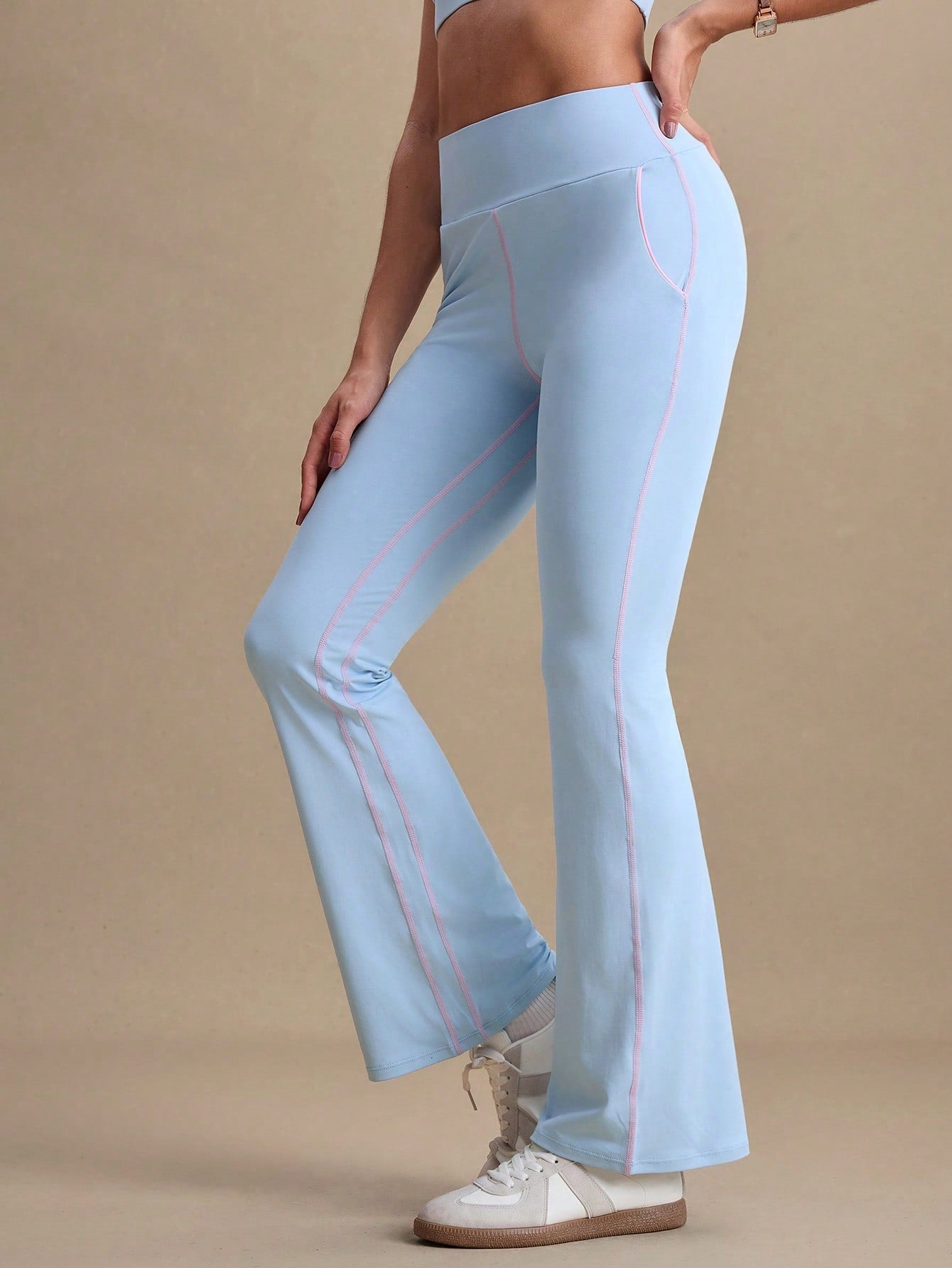 Calça Legging Flare Feminina com Cintura Alta e Bolsos
