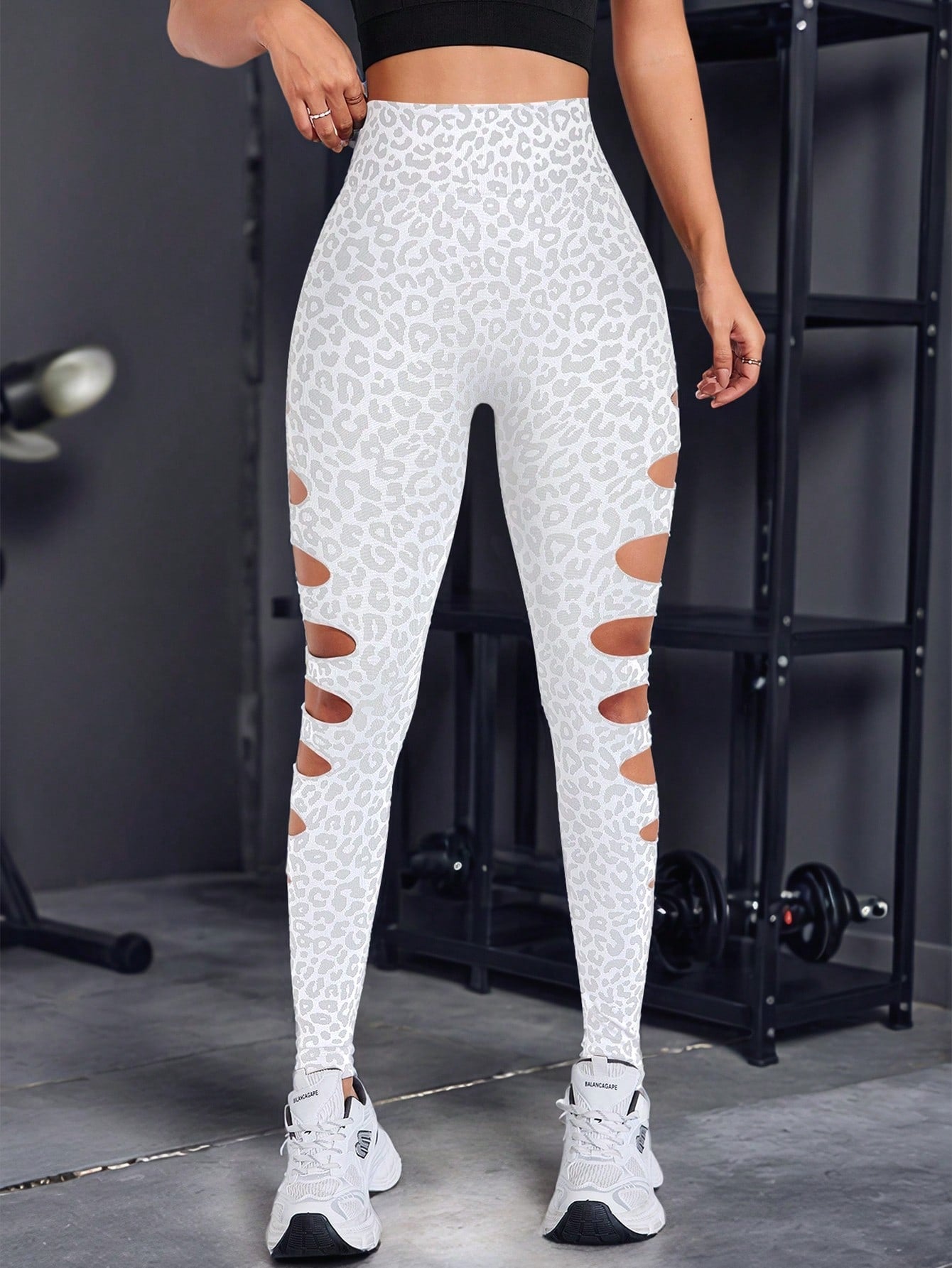 Calça Legging Animal Print Com Recortes Vazados Laterais