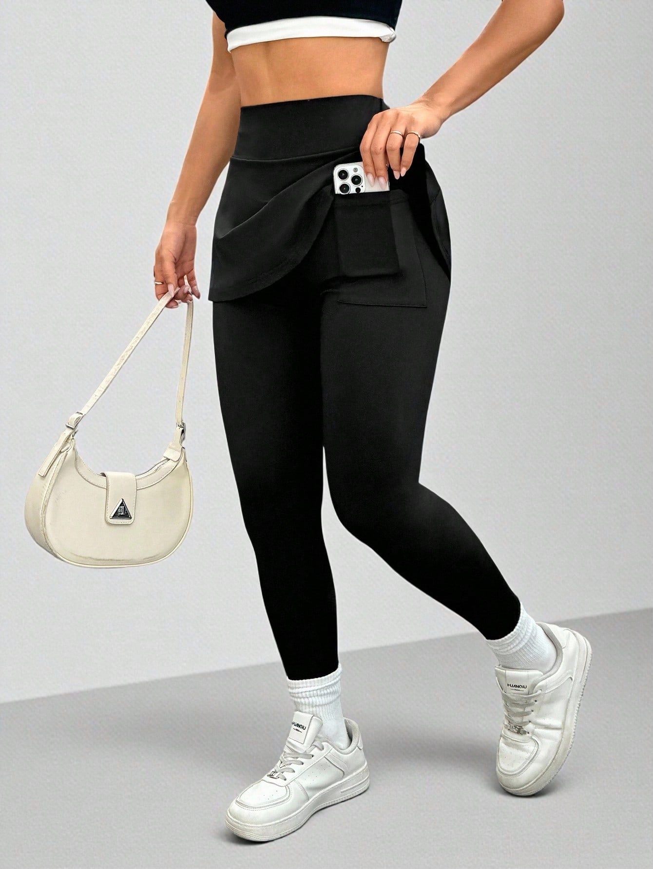 Calça Legging Com Saia Embutida E Bolso Lateral