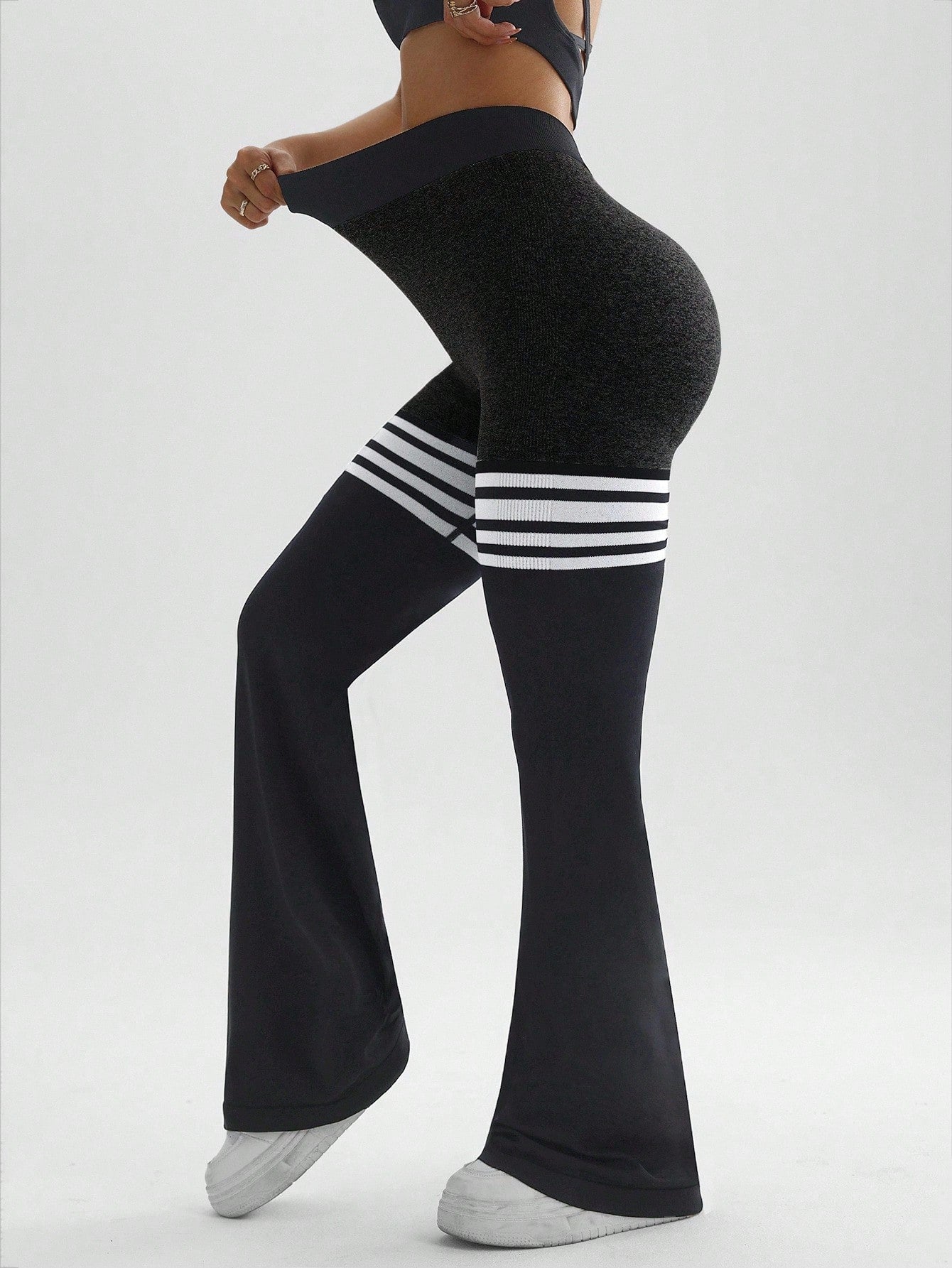 Calça Legging Flare Compressão Com Efeito Cintura Slim