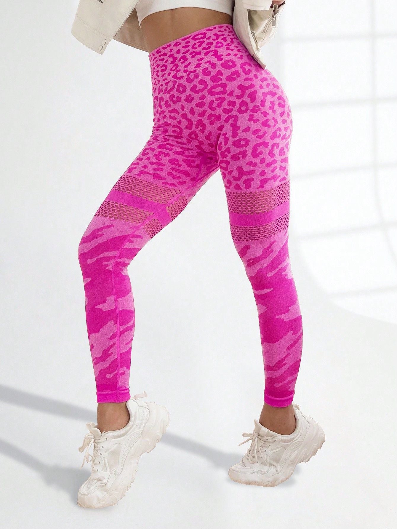Calça Legging Animal Print Com Recortes Efeito Lift