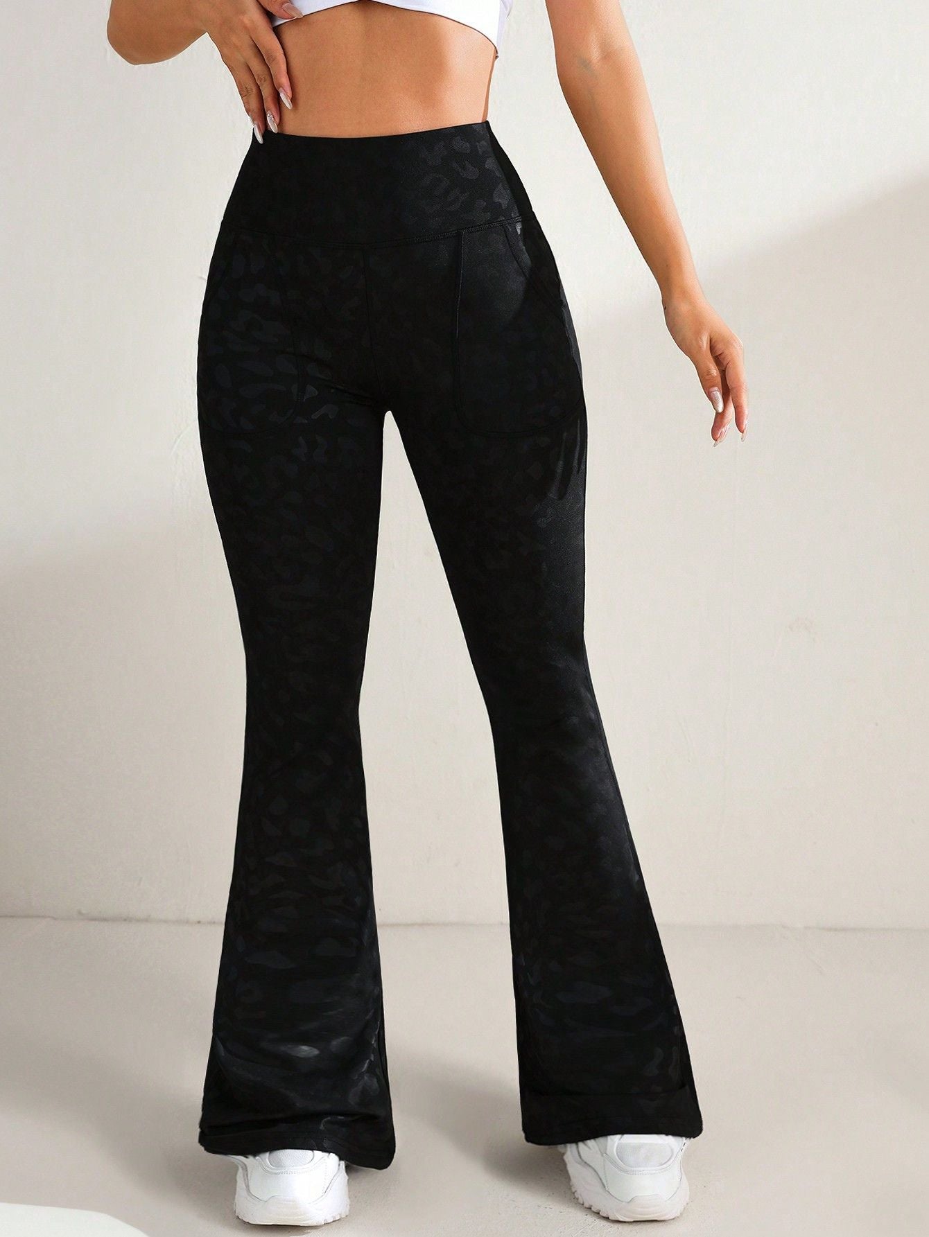 Calça Legging Flare Fitness Estampada Com Bolsos Laterais