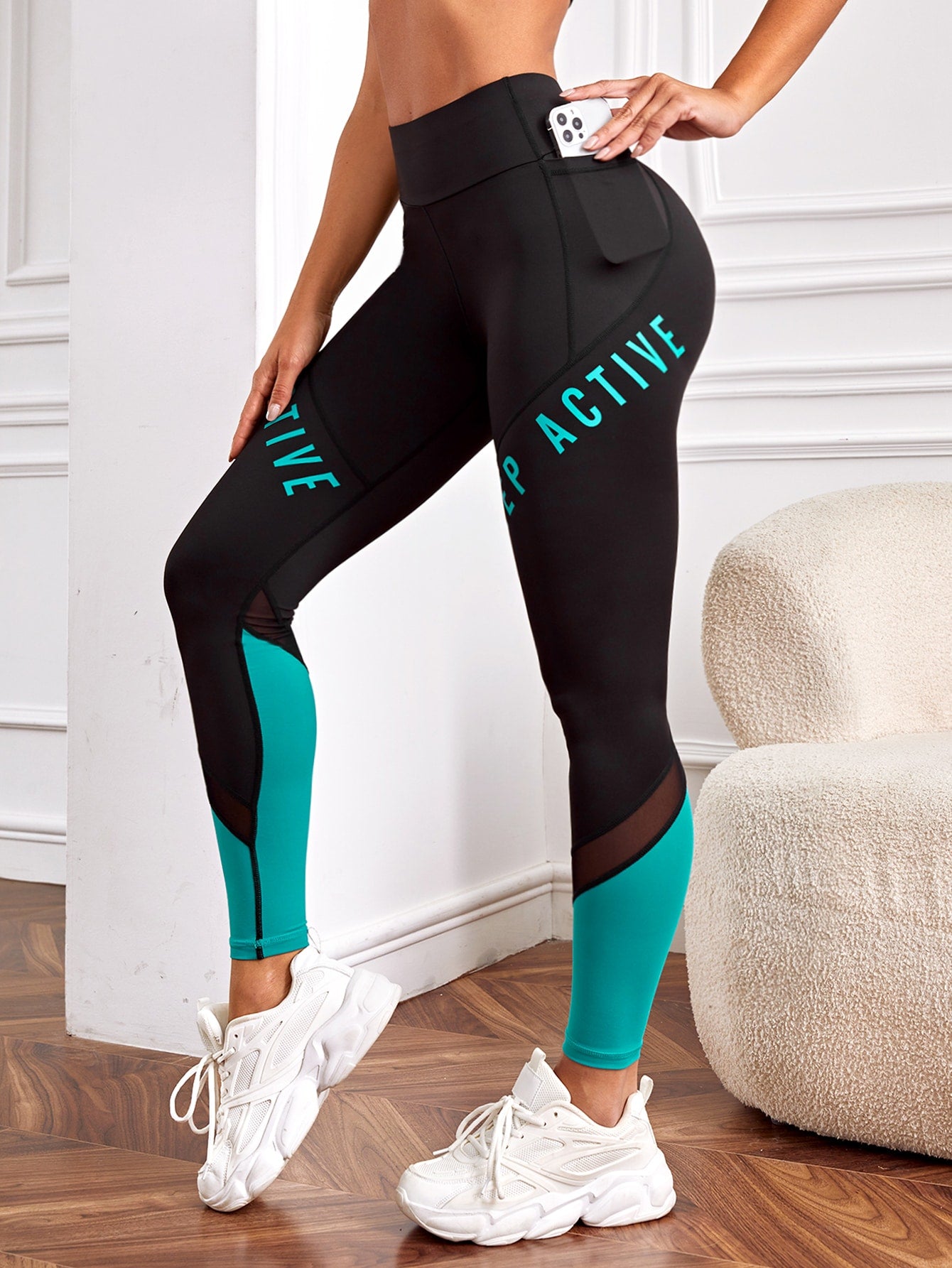 Calça Legging Fitness Com Bolso Lateral e Recorte Contrastante