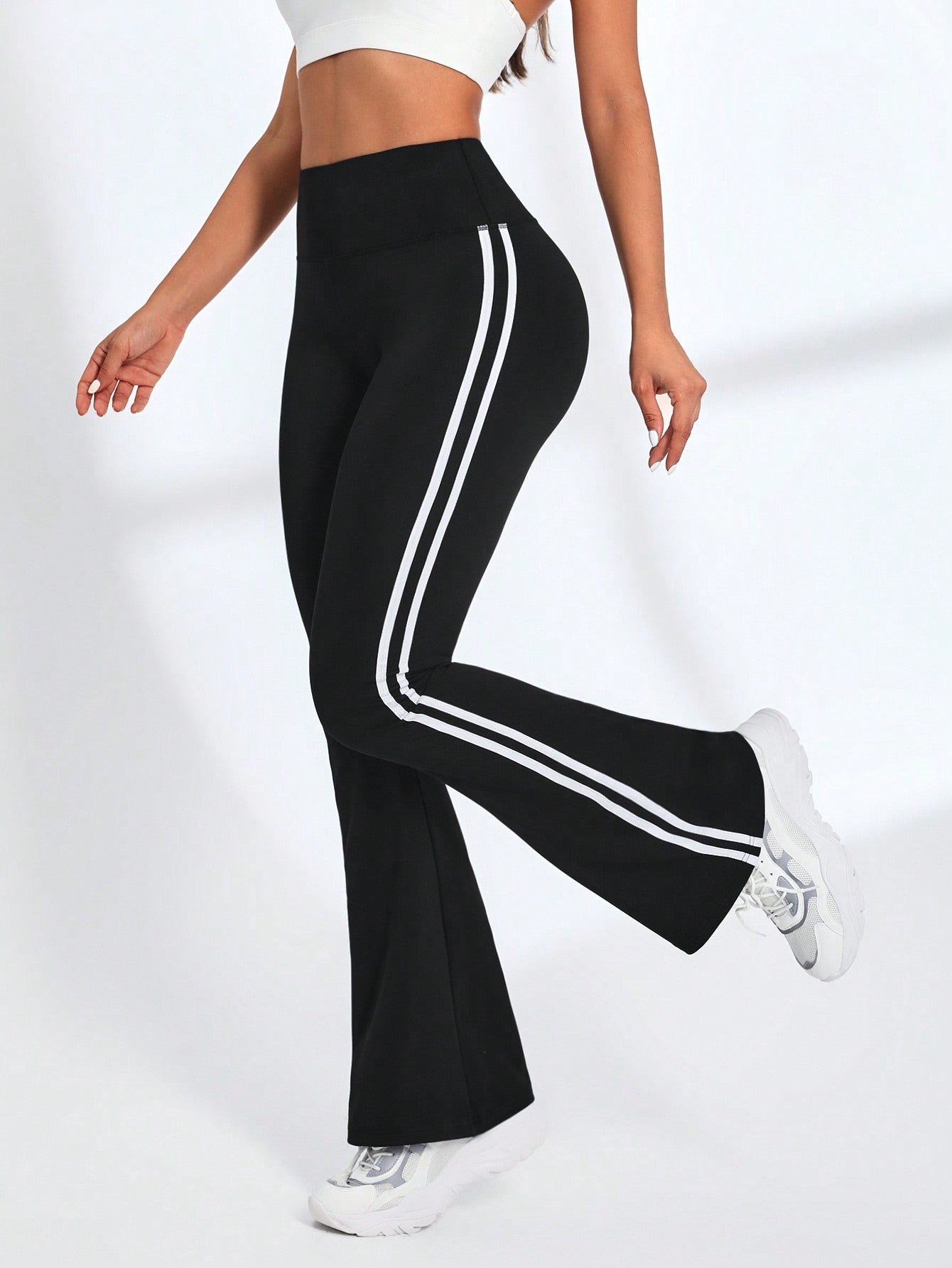 Calça Legging Flare Fitness Cintura Alta Com Listras Laterais