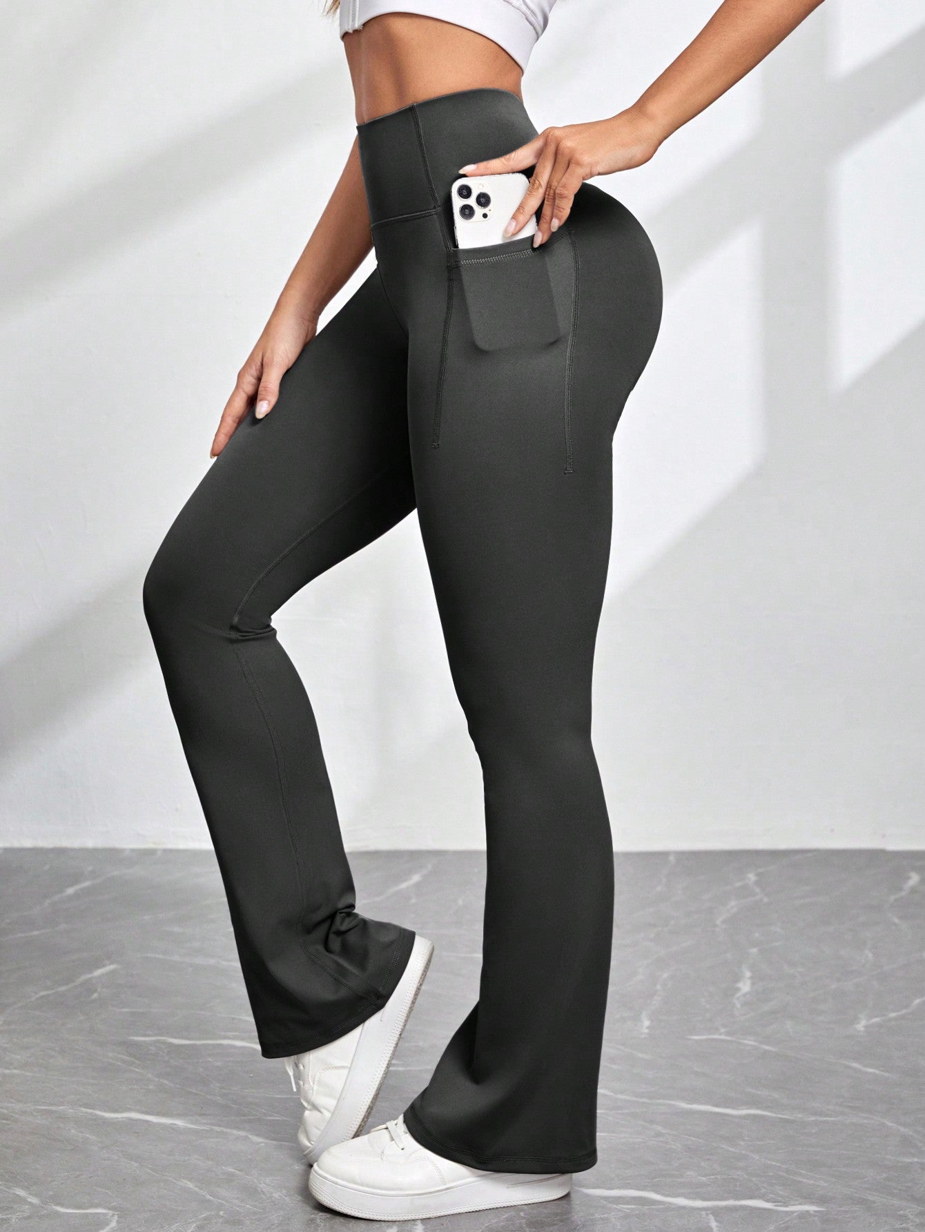 Calça Legging Flare Cintura Alta Com Bolsos E Costura Coração