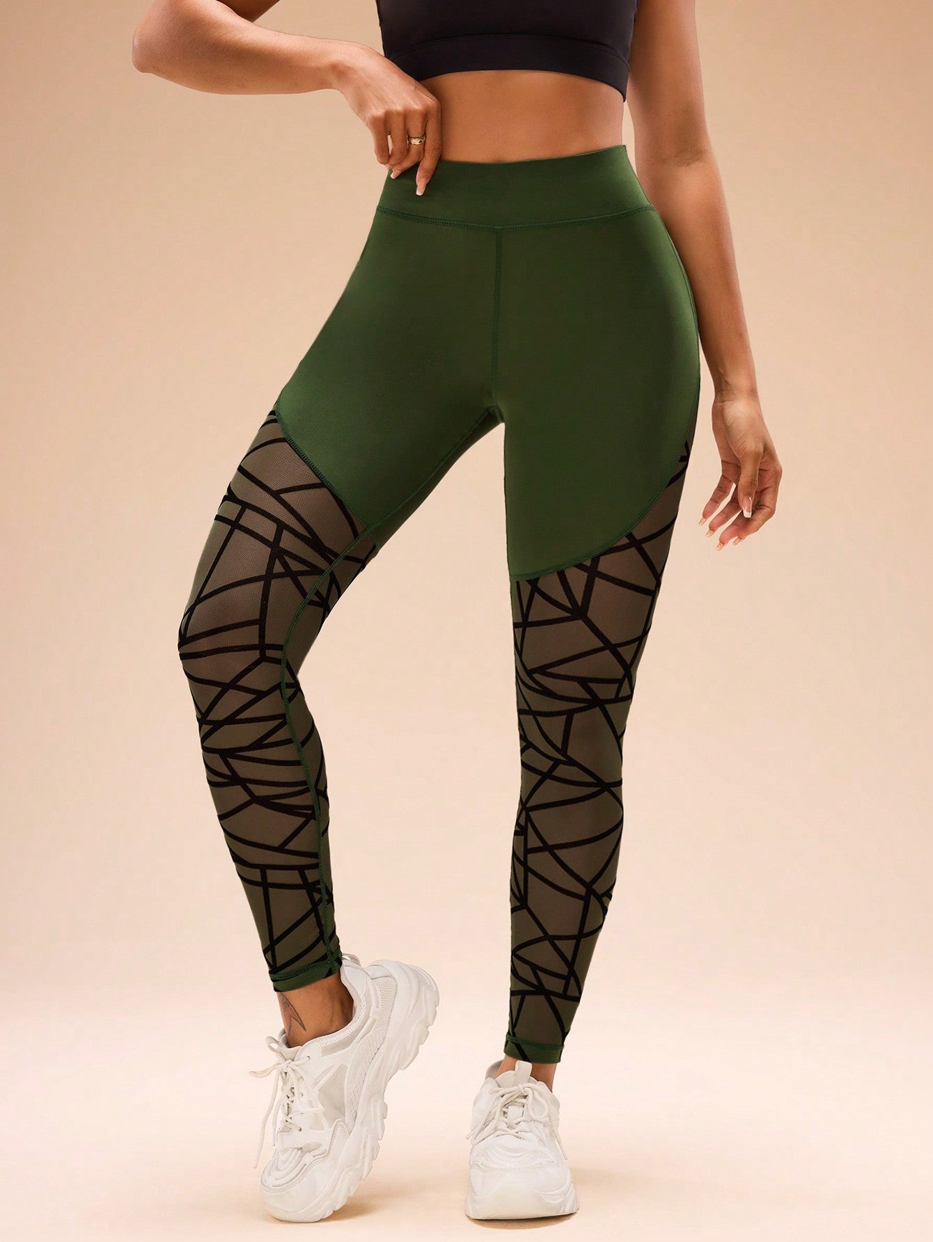 Calça Legging Fitness com Transparência e Recortes Geométricos