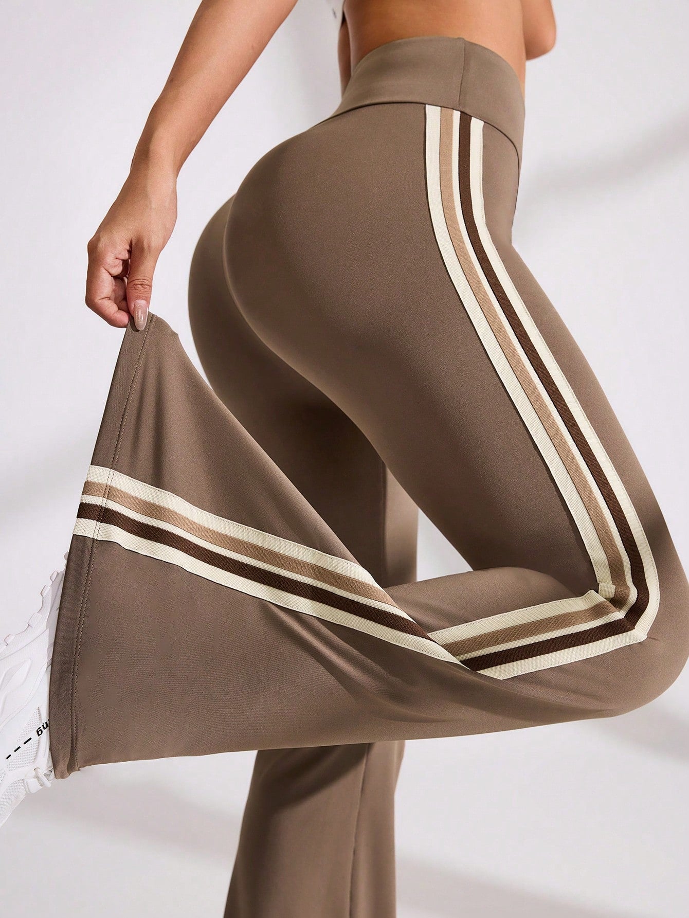 Calça Legging Fashion Flare Com Listras Laterais Duplas