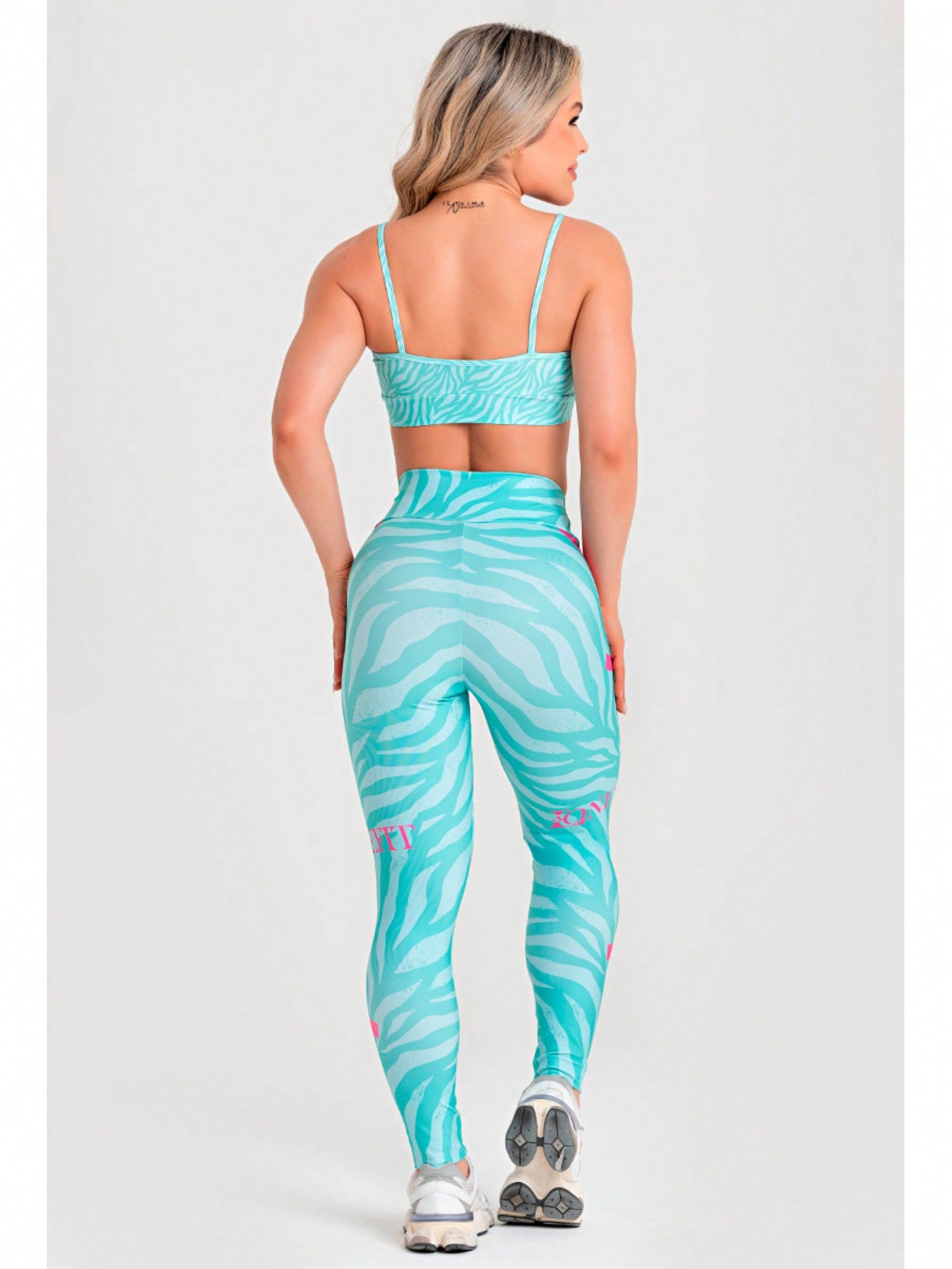 Calça Legging Estampada Fashion Com Recortes Contrastantes