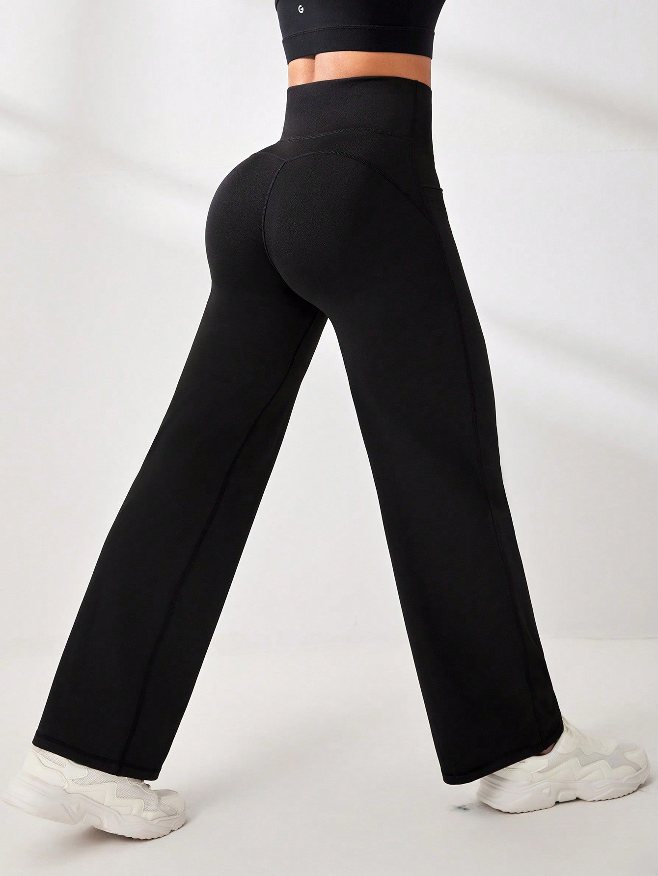 Calça Legging Wide Fitness Cintura Alta Com Recorte Y e Bolsos