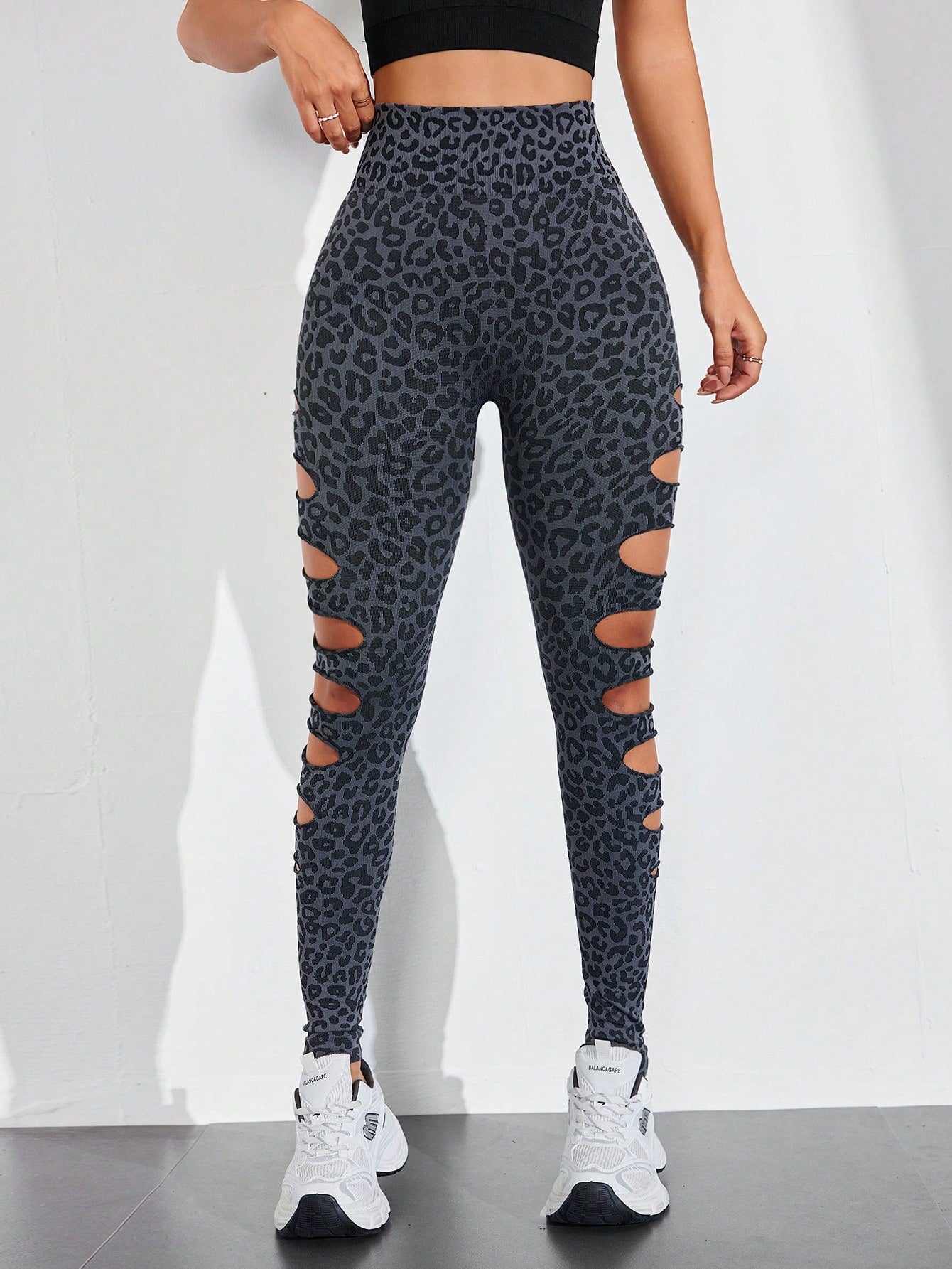Calça Legging Animal Print Com Recortes Vazados Laterais