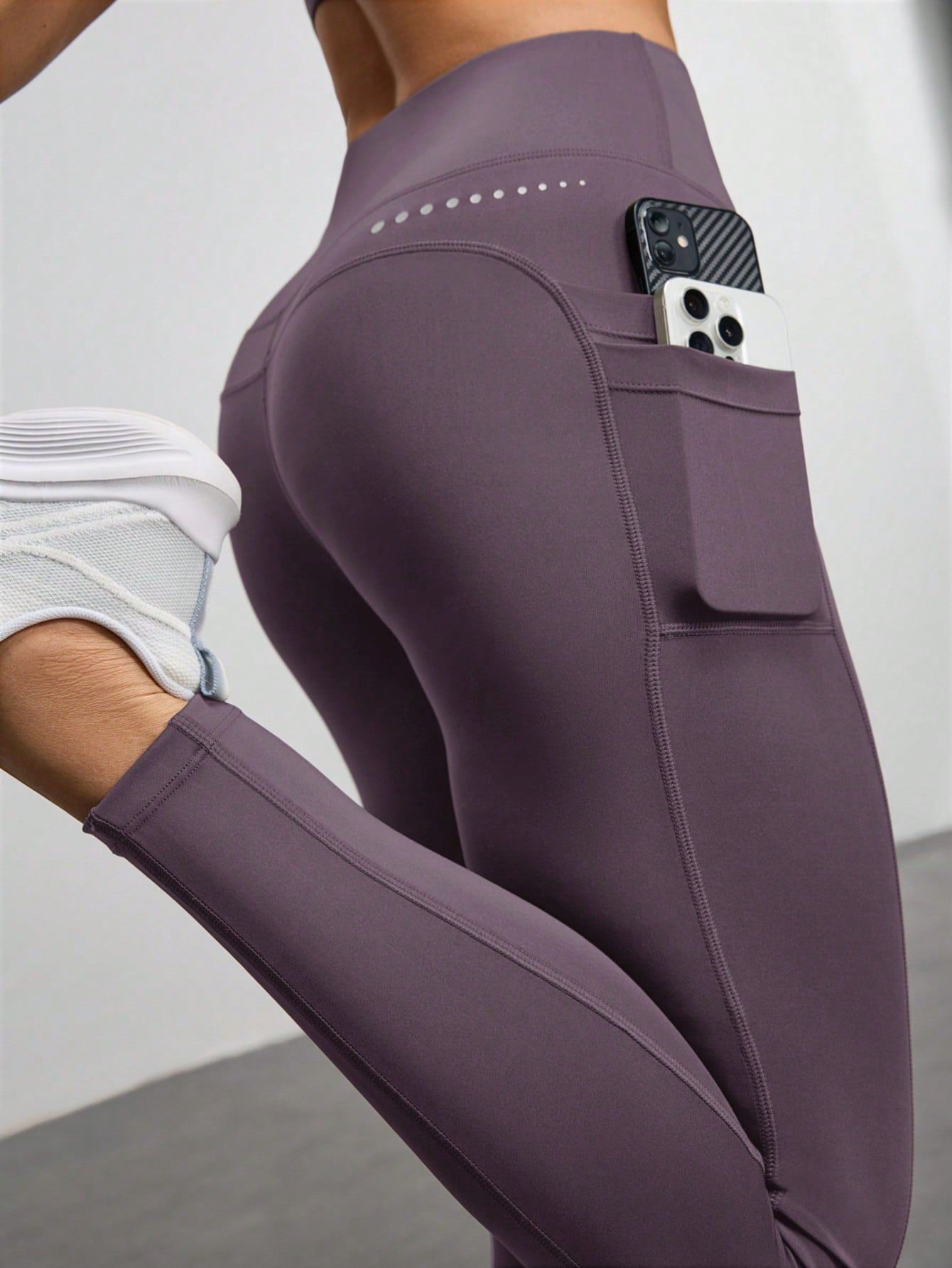 Calça Legging Fitness com Bolsos Laterais e Cintura Alta