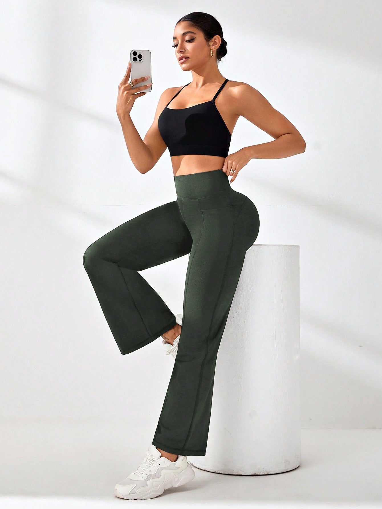 Calça Legging Wide Fitness Cintura Alta Com Recorte Y e Bolsos