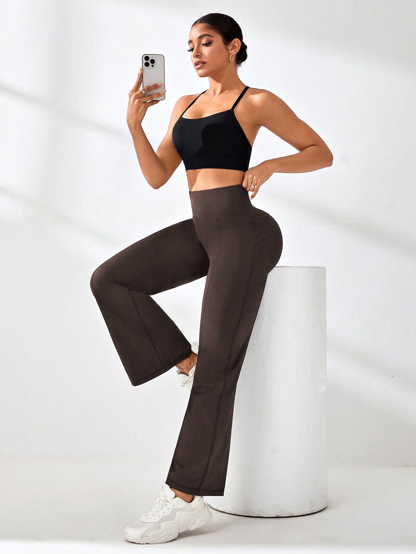 Calça Legging Wide Fitness Cintura Alta Com Recorte Y e Bolsos