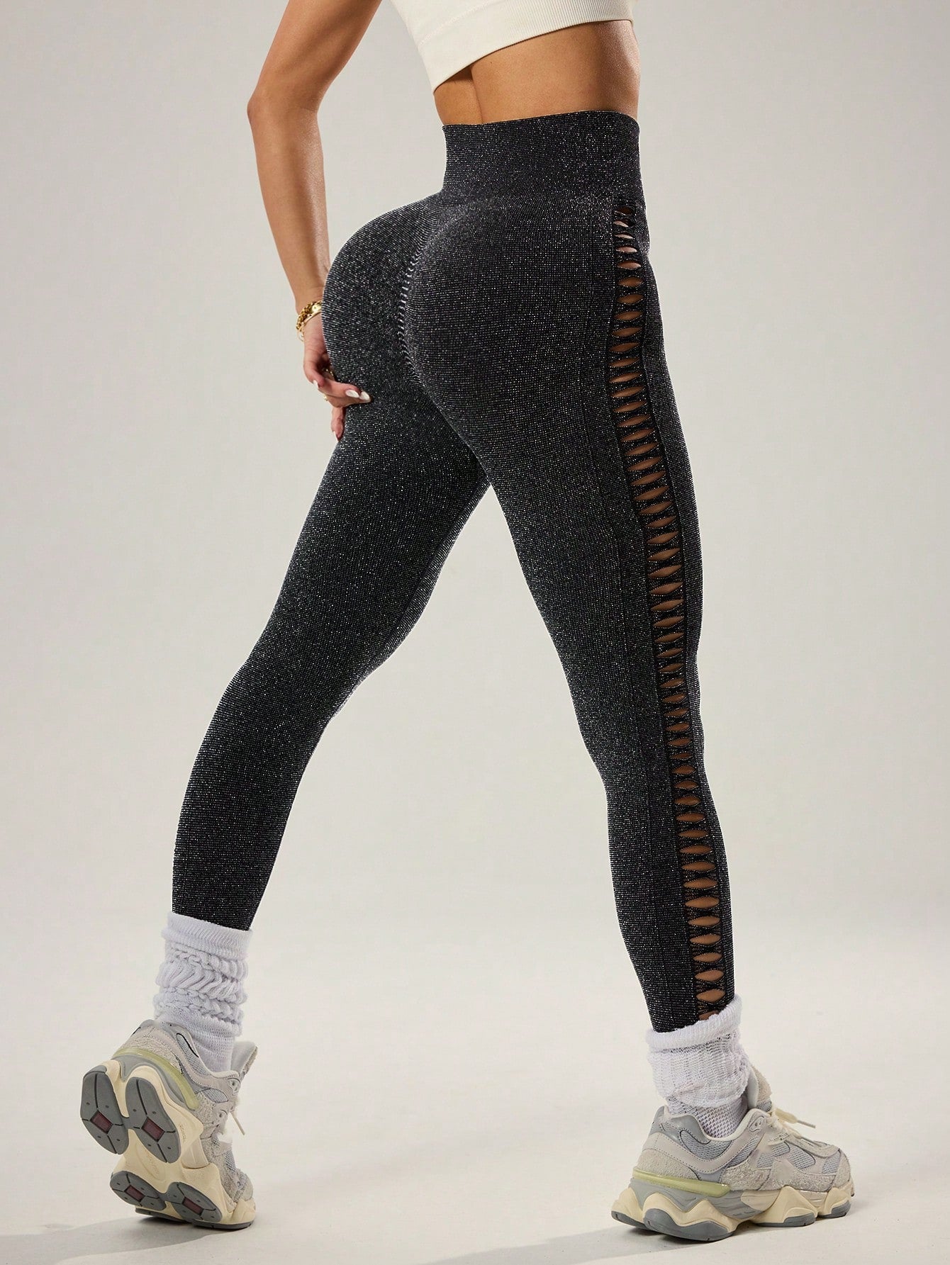 Calça Legging Brilhosa Sem Costura Com Recortes Laterais