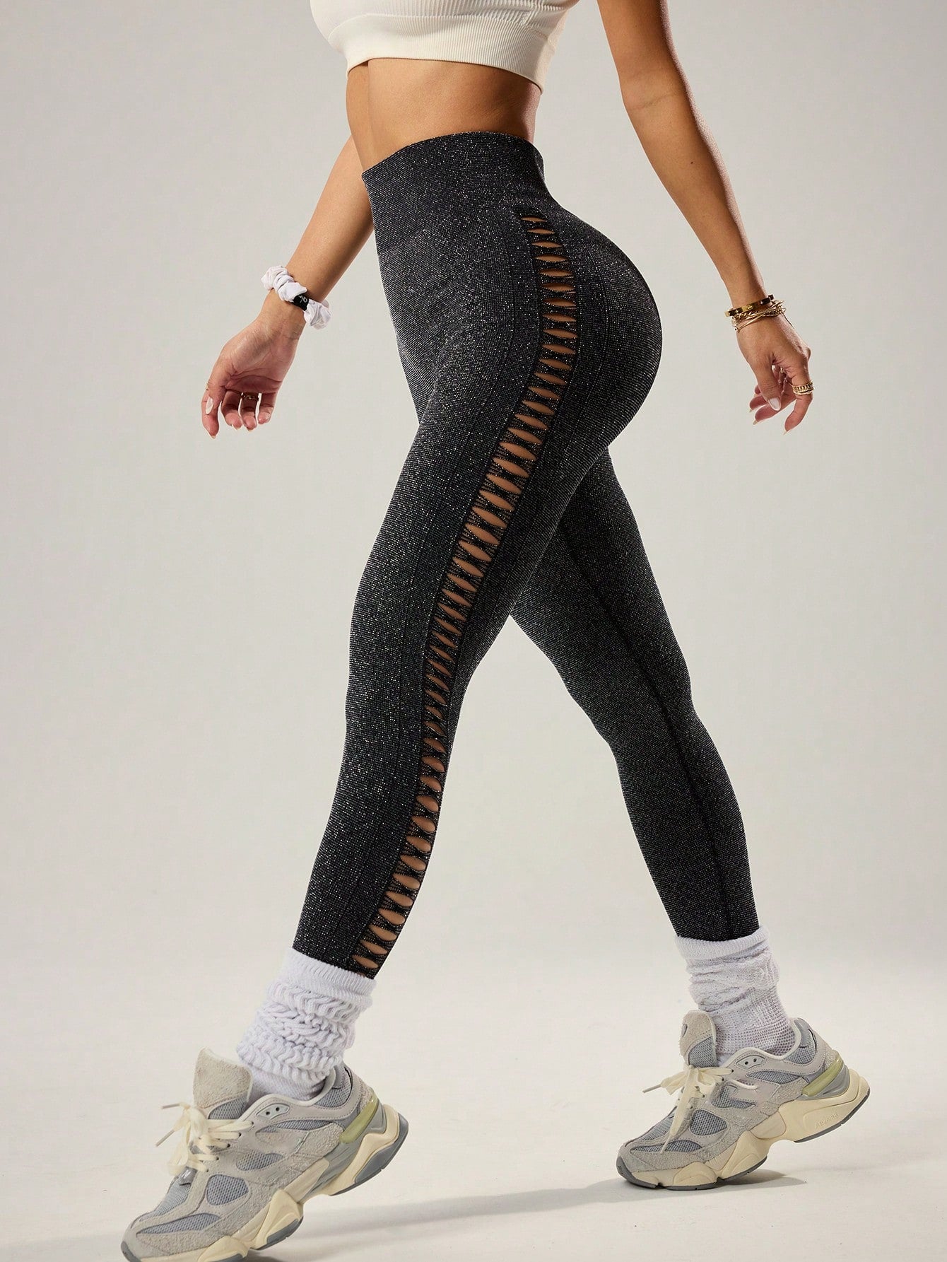 Calça Legging Brilhosa Sem Costura Com Recortes Laterais
