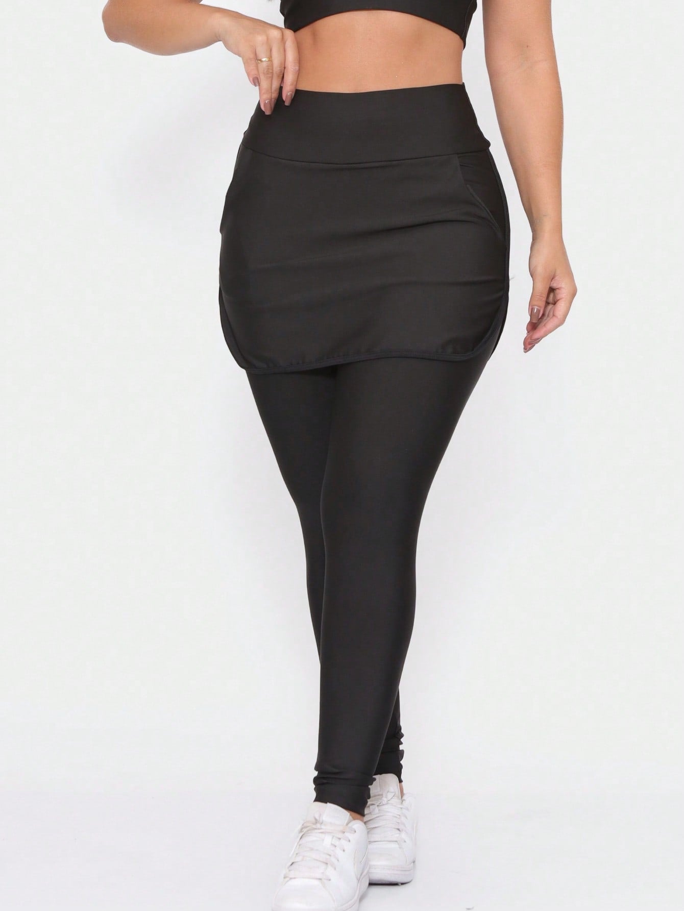 Calça Legging Feminina Com Saia Sobreposta E Bolsos
