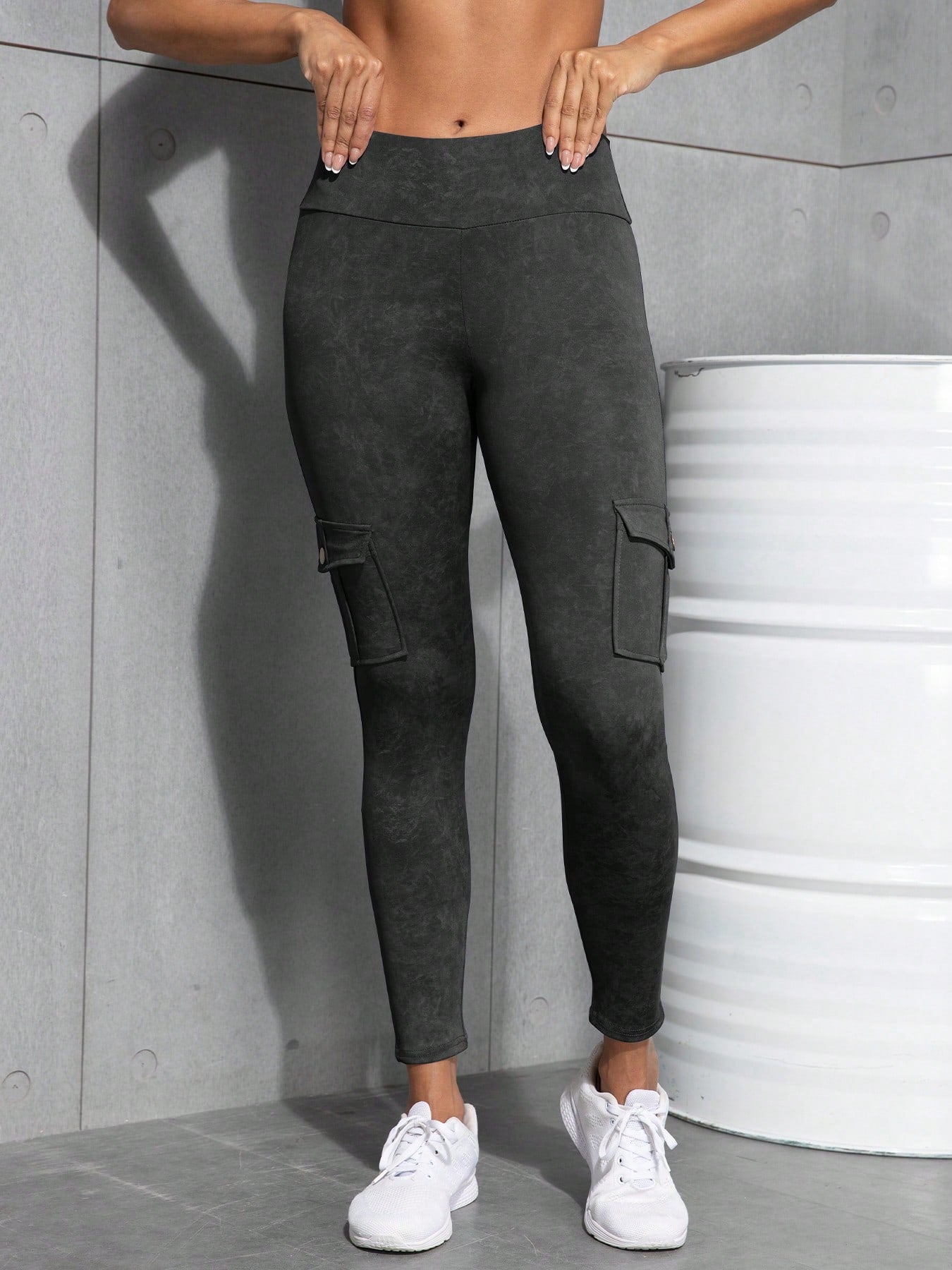 Calça Legging Feminina Bolsos Cargo e Cintura Alta