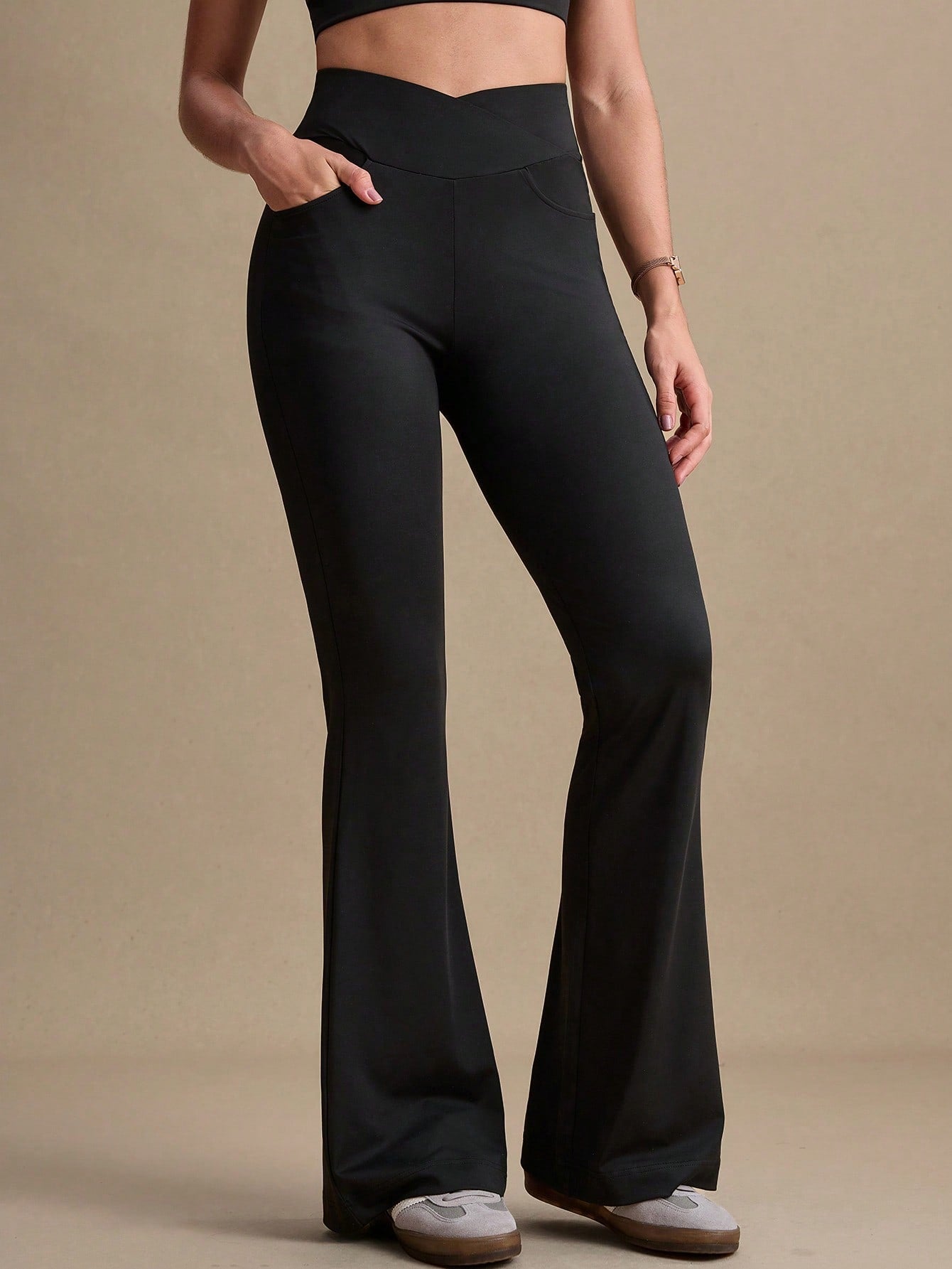 Calça Legging Flare Feminina Cintura Alta com Recorte Coração