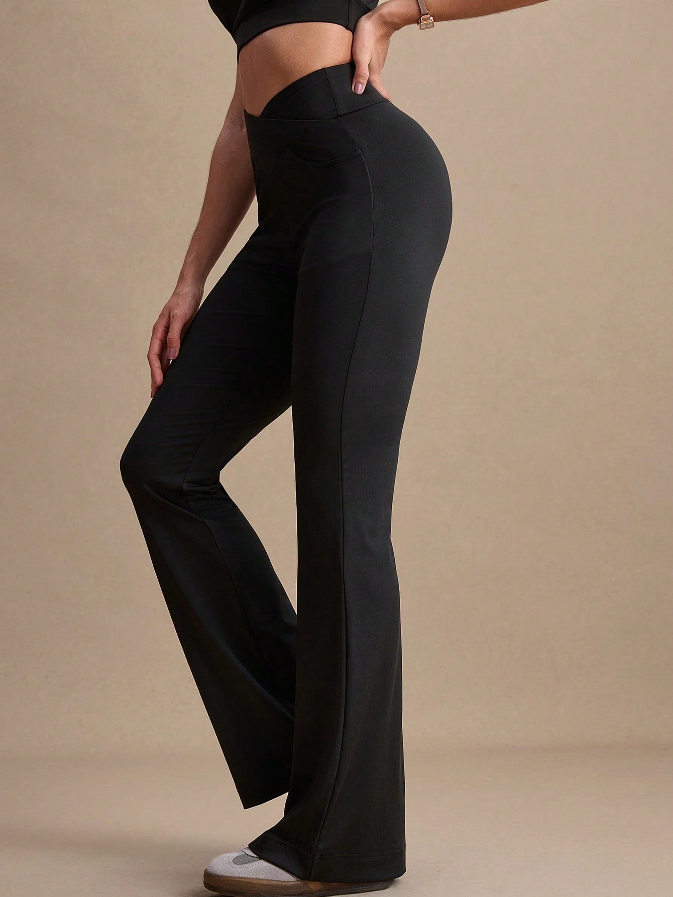Calça Legging Flare Feminina Cintura Alta com Recorte Coração