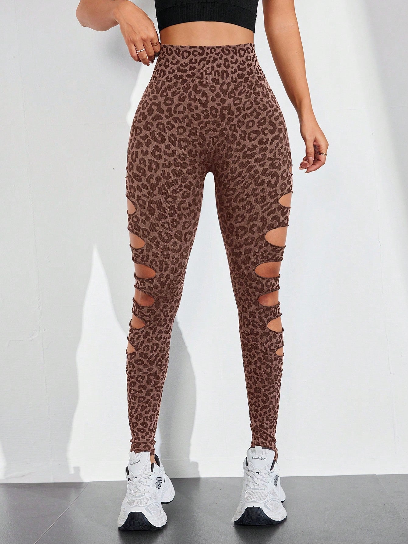 Calça Legging Animal Print Com Recortes Vazados Laterais