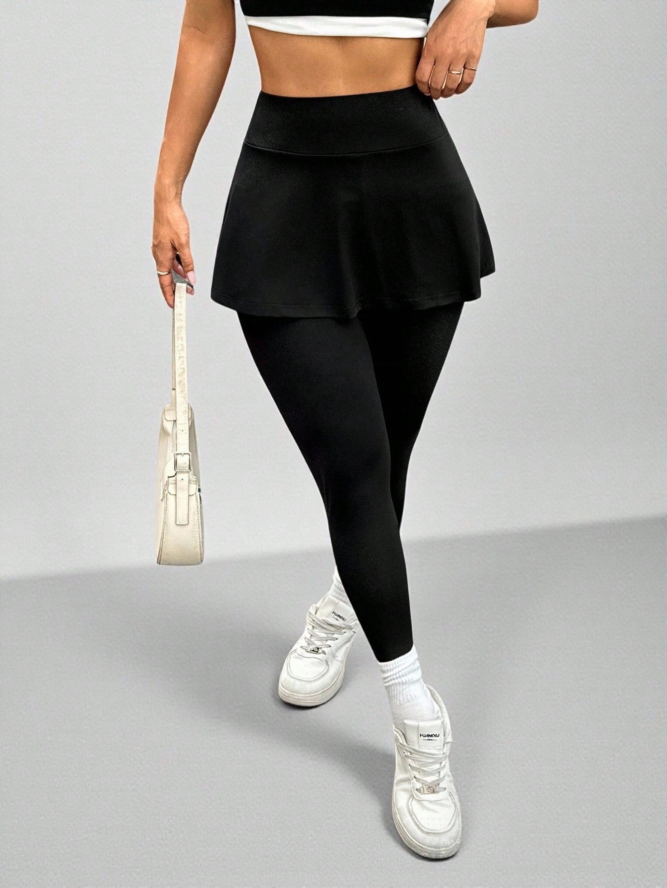 Calça Legging Com Saia Embutida E Bolso Lateral