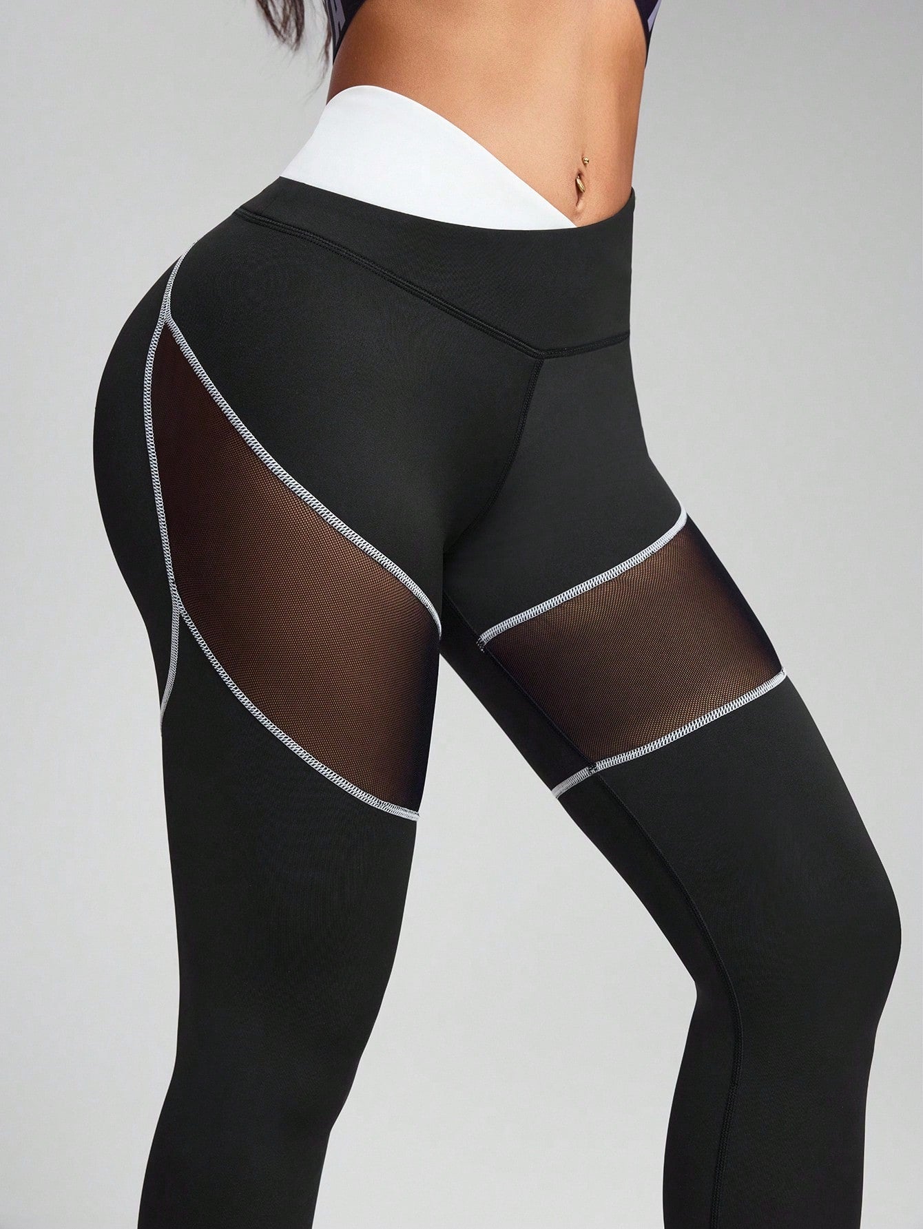 Calça Legging Fitness Cintura Alta com Recortes e Frufru