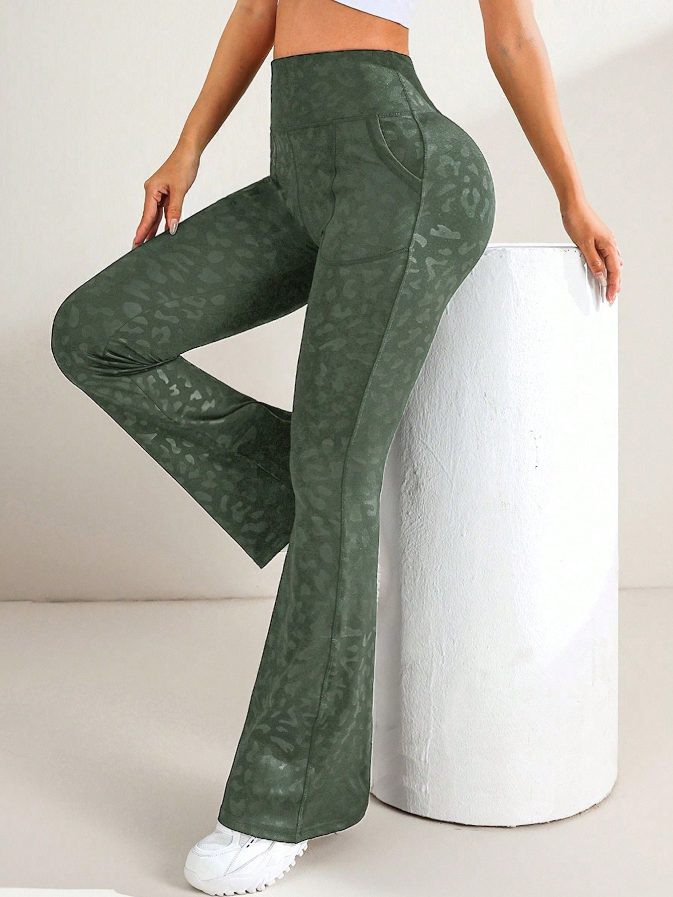 Calça Legging Flare Fitness Estampada Com Bolsos Laterais