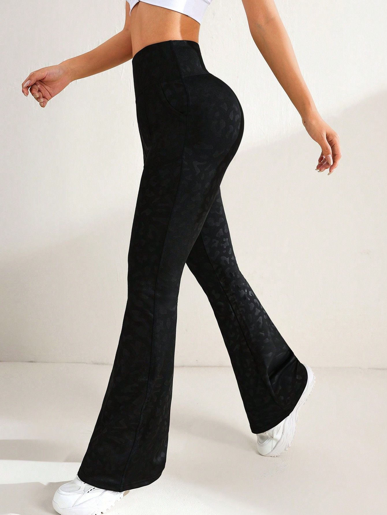 Calça Legging Flare Fitness Estampada Com Bolsos Laterais